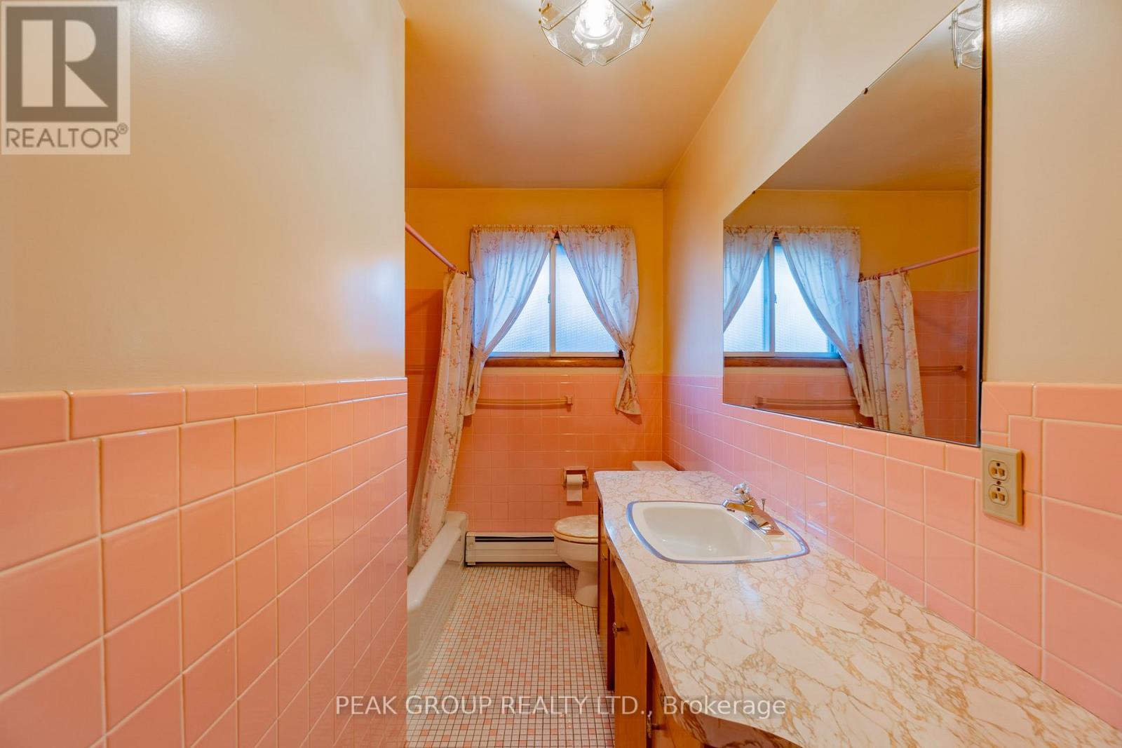 Upper - 248 Bertie Street, Fort Erie (Central), ON - Indoor Photo Showing Bathroom