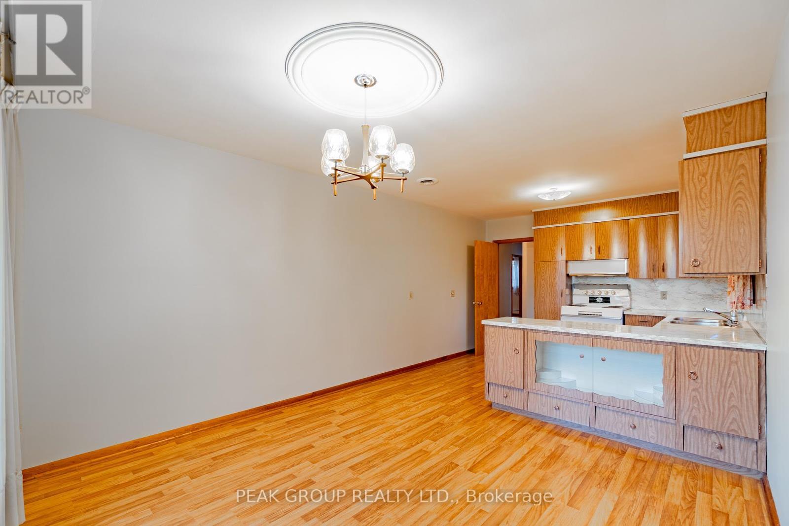 Upper - 248 Bertie Street, Fort Erie (Central), ON - Indoor Photo Showing Kitchen