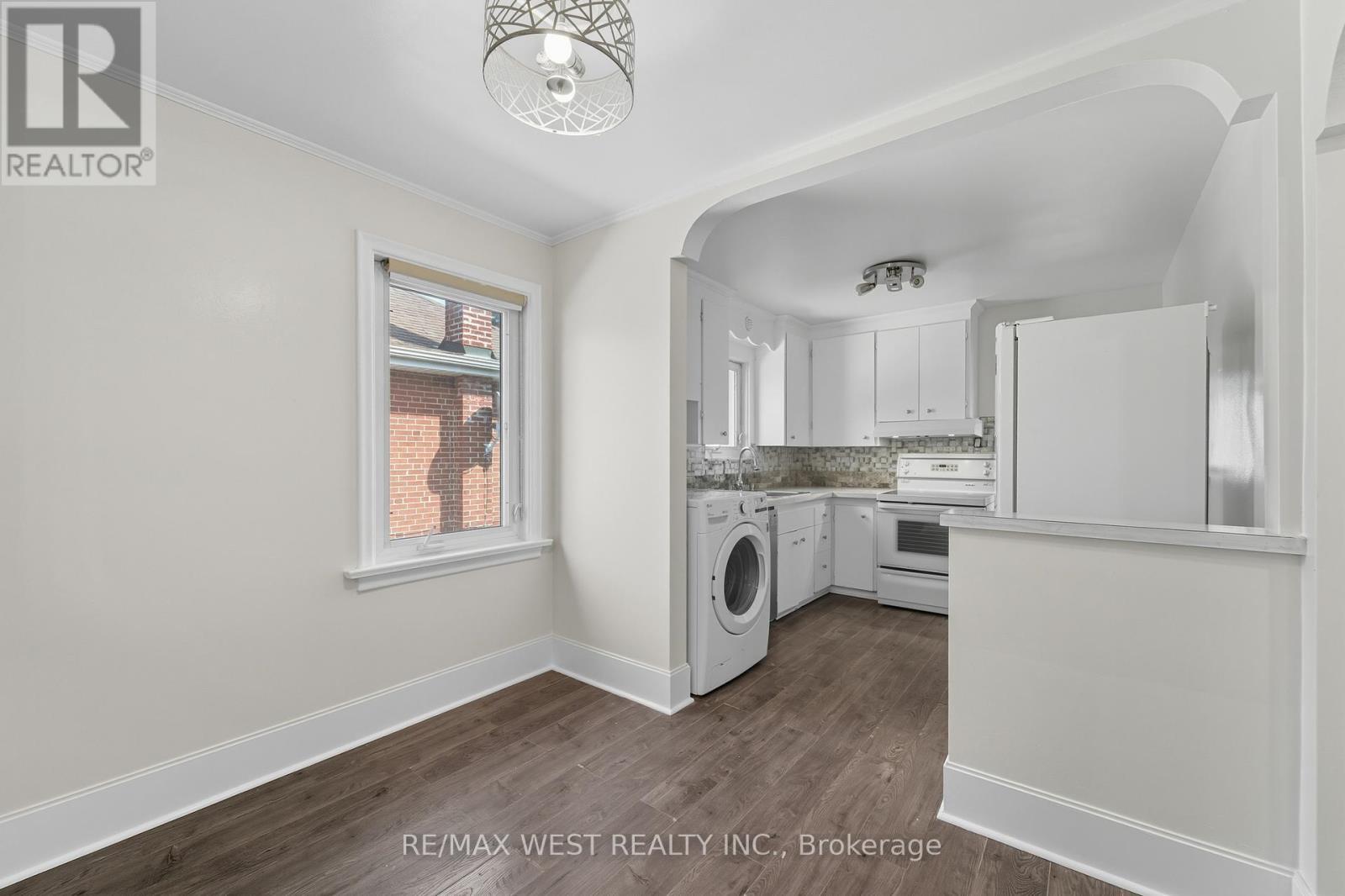 38 Feltham Avenue, Toronto, ON - Indoor Photo Showing Laundry Room