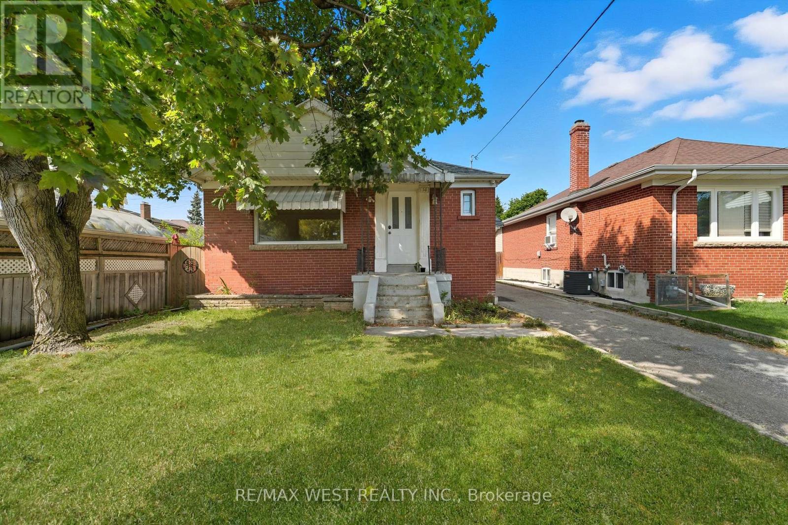 38 Feltham Avenue, Toronto, ON - Outdoor