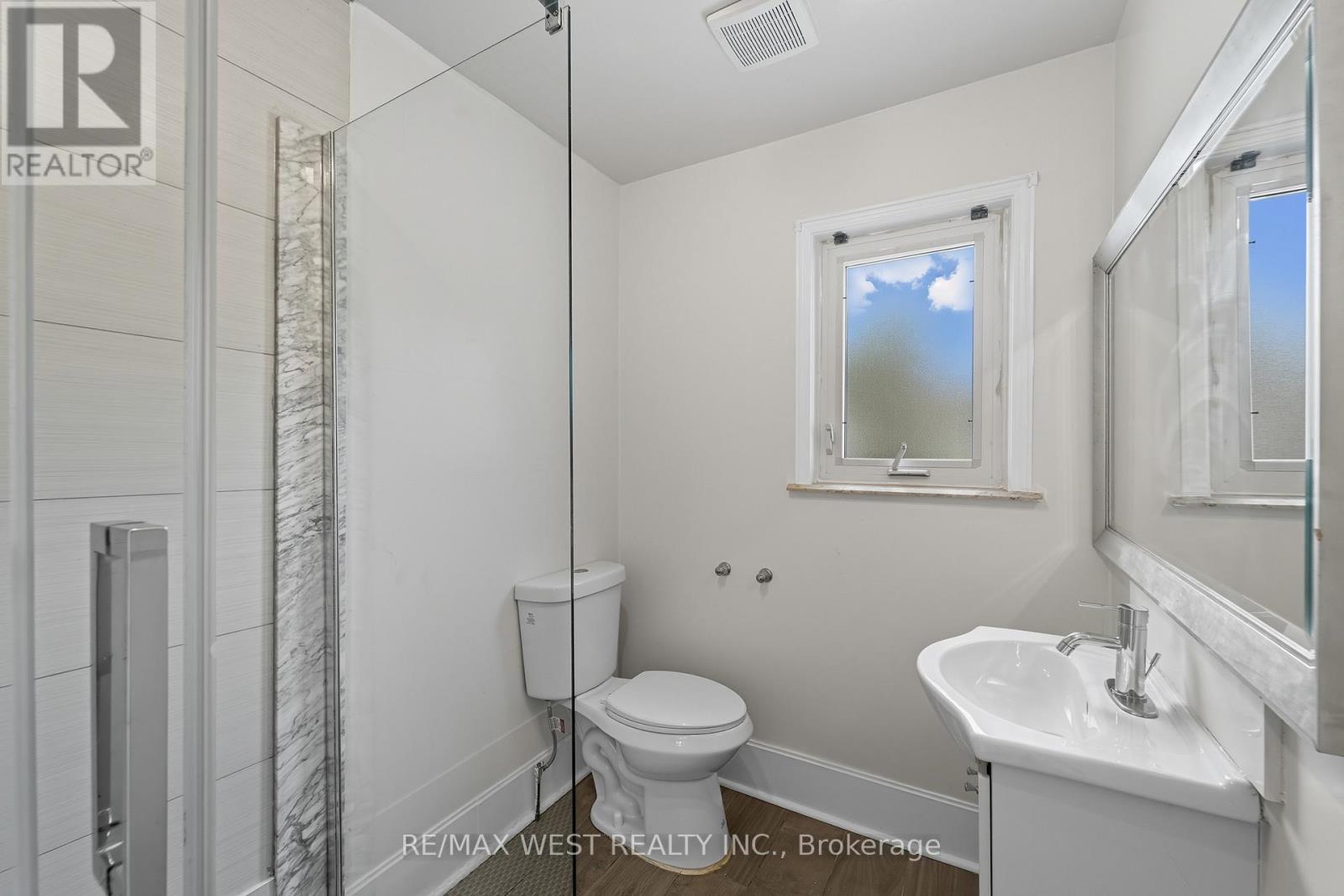 38 Feltham Avenue, Toronto, ON - Indoor Photo Showing Bathroom