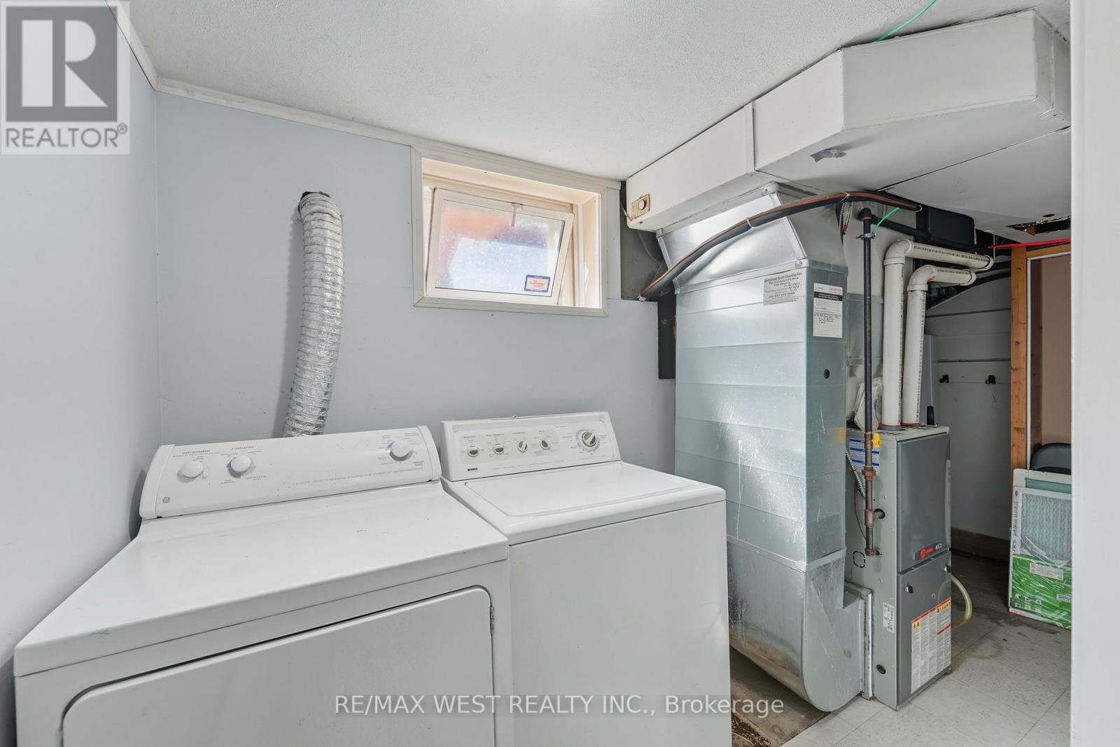 38 Feltham Avenue, Toronto, ON - Indoor Photo Showing Laundry Room