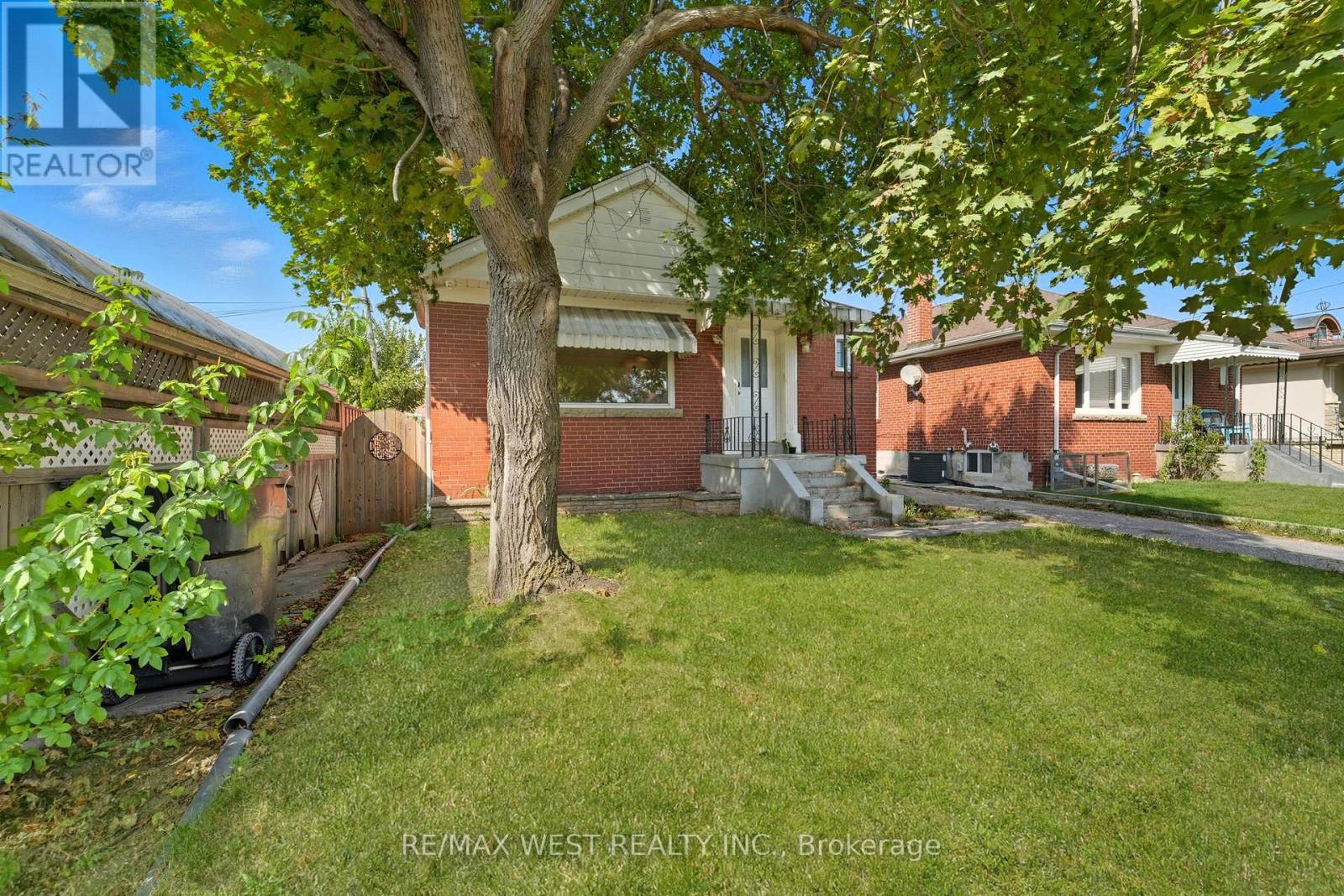 38 Feltham Avenue, Toronto, ON - Outdoor