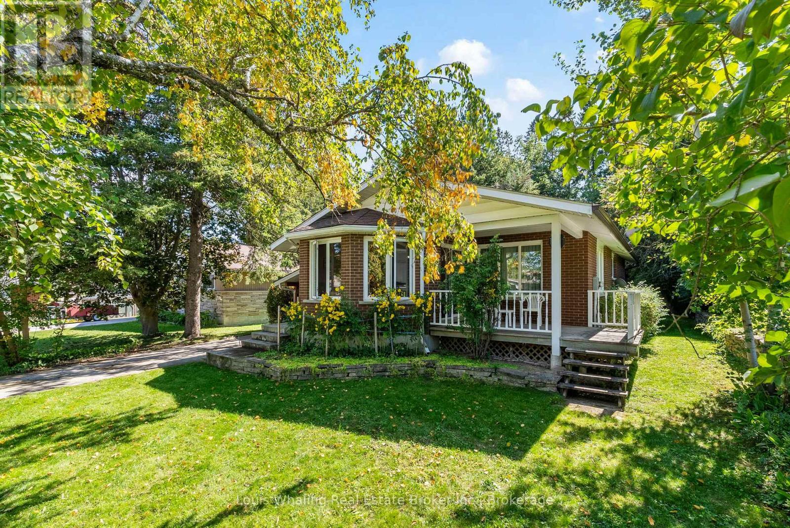 61 8Th Street, Hanover, ON - Outdoor With Deck Patio Veranda