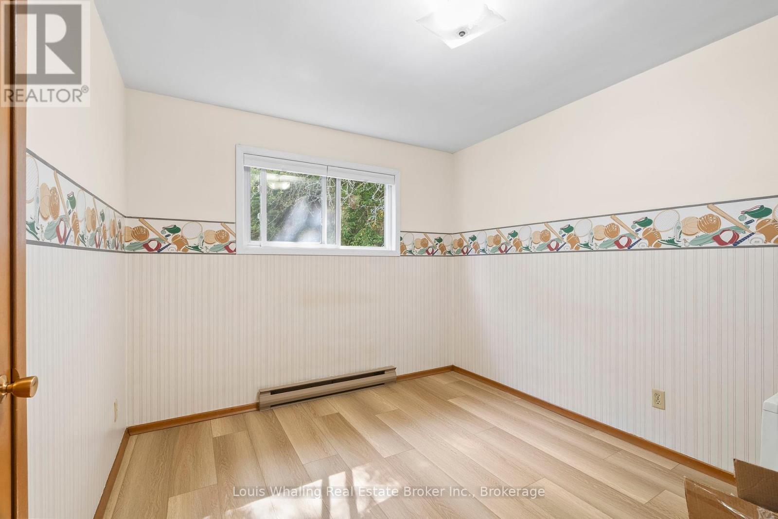 61 8Th Street, Hanover, ON - Indoor Photo Showing Other Room