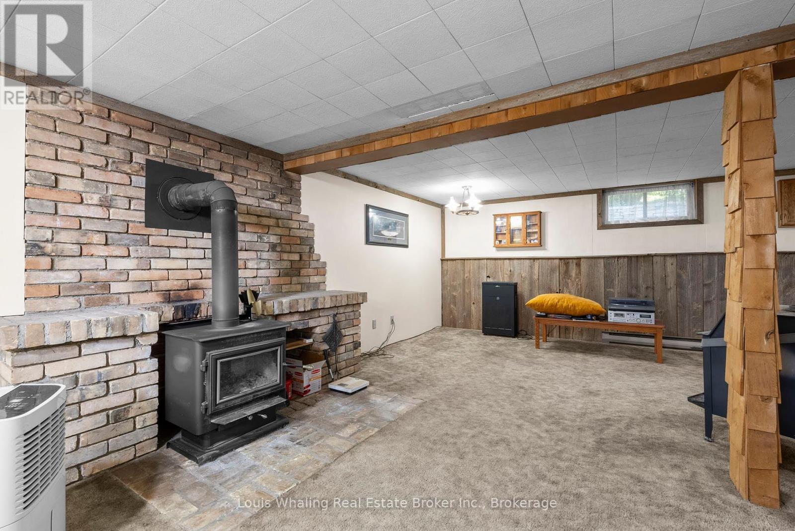 61 8Th Street, Hanover, ON - Indoor With Fireplace