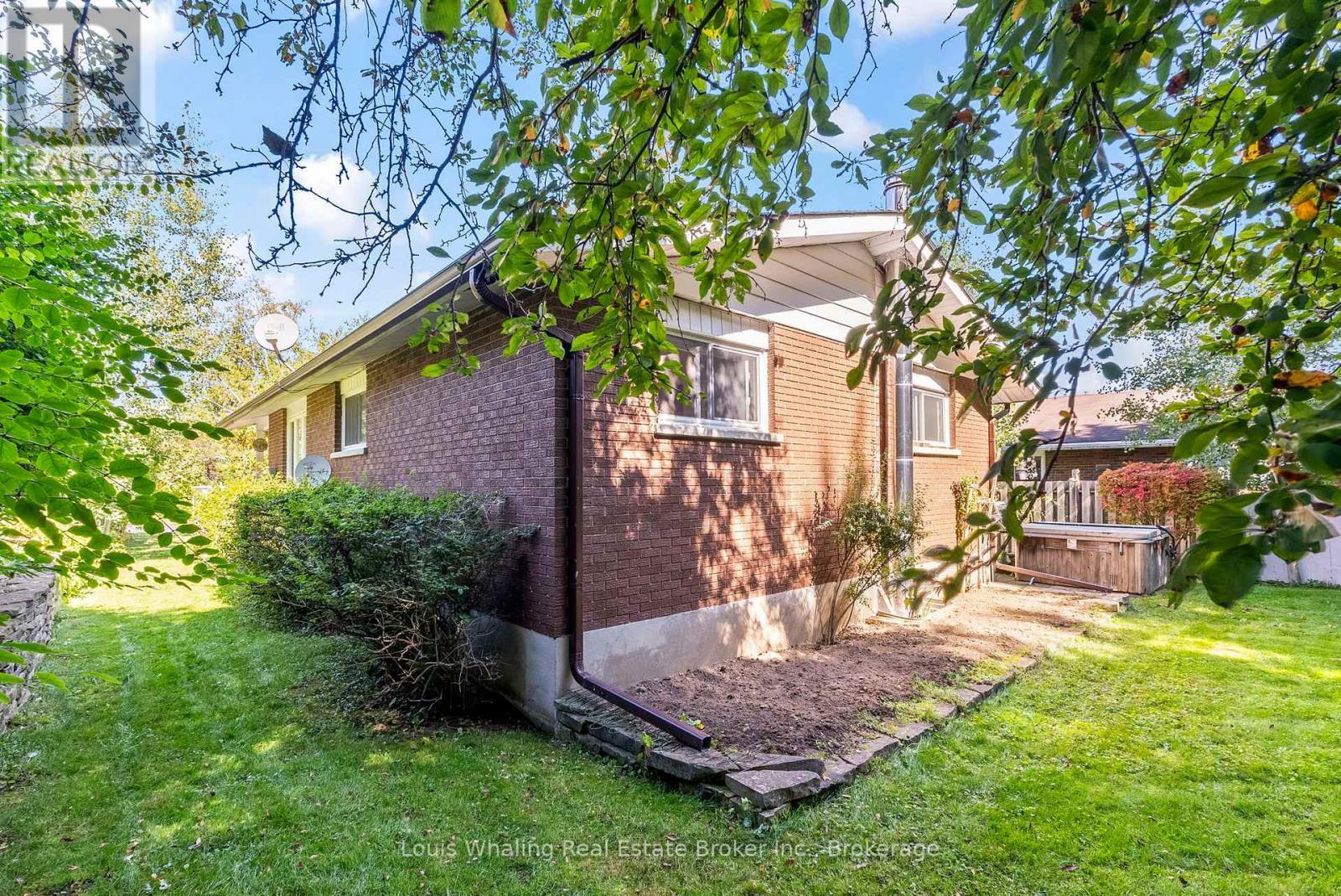 61 8Th Street, Hanover, ON - Outdoor