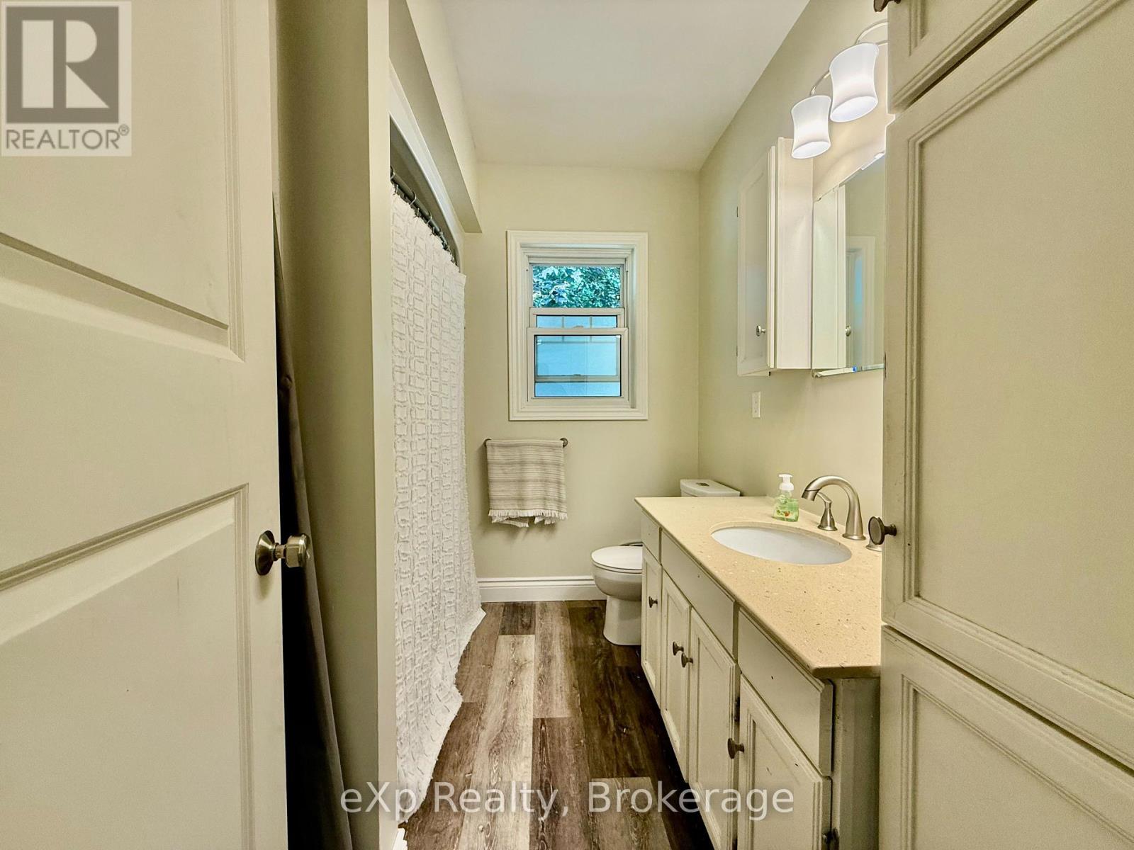 507 Mary Street, Brockton, ON - Indoor Photo Showing Bathroom