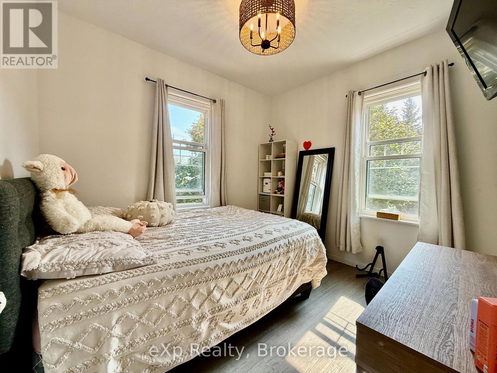 507 Mary Street, Brockton, ON - Indoor Photo Showing Bedroom