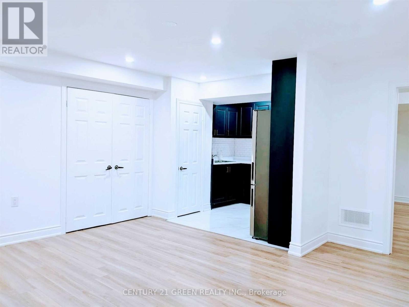 114 Rising Hill Ridge, Brampton, ON - Indoor Photo Showing Other Room