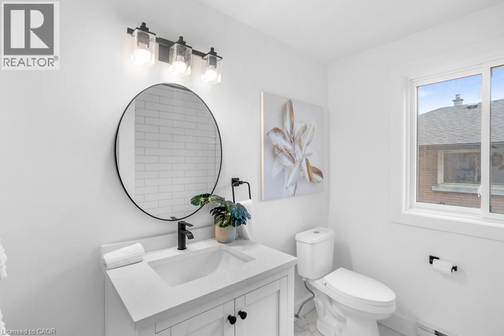 428 Prospect Avenue Unit# 6, Kitchener, ON - Indoor Photo Showing Bathroom