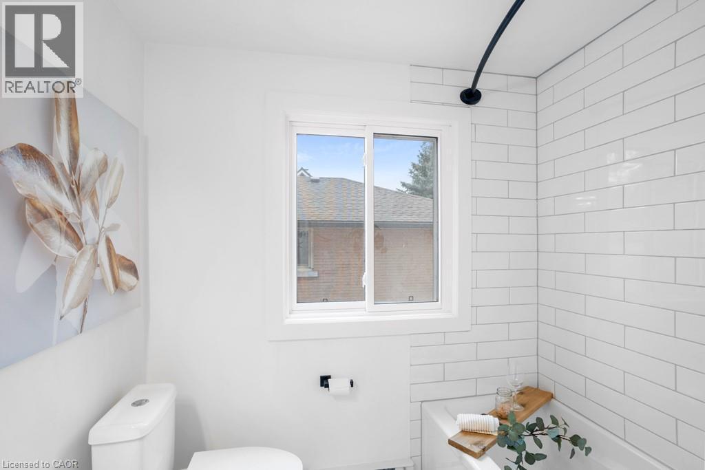 428 Prospect Avenue Unit# 6, Kitchener, ON - Indoor Photo Showing Bathroom