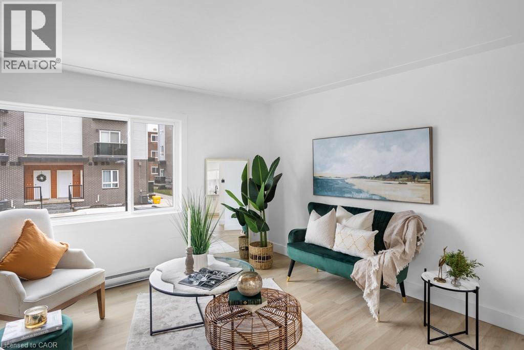 428 Prospect Avenue Unit# 6, Kitchener, ON - Indoor Photo Showing Living Room