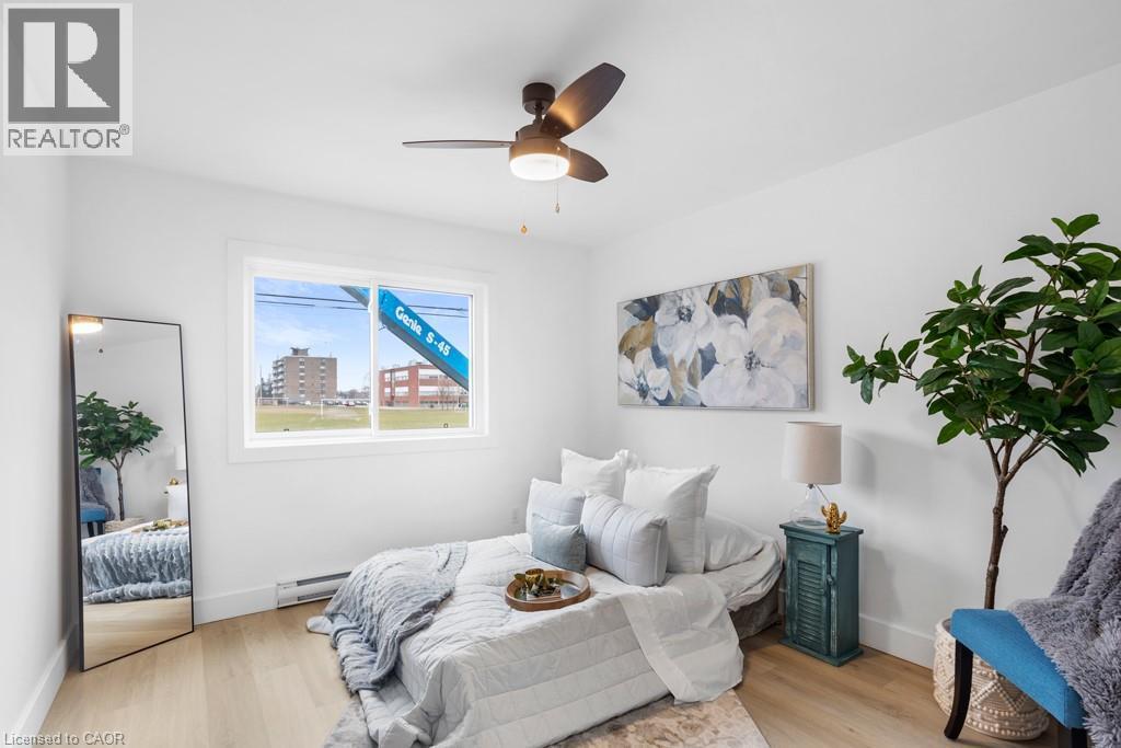 428 Prospect Avenue Unit# 6, Kitchener, ON - Indoor Photo Showing Bedroom