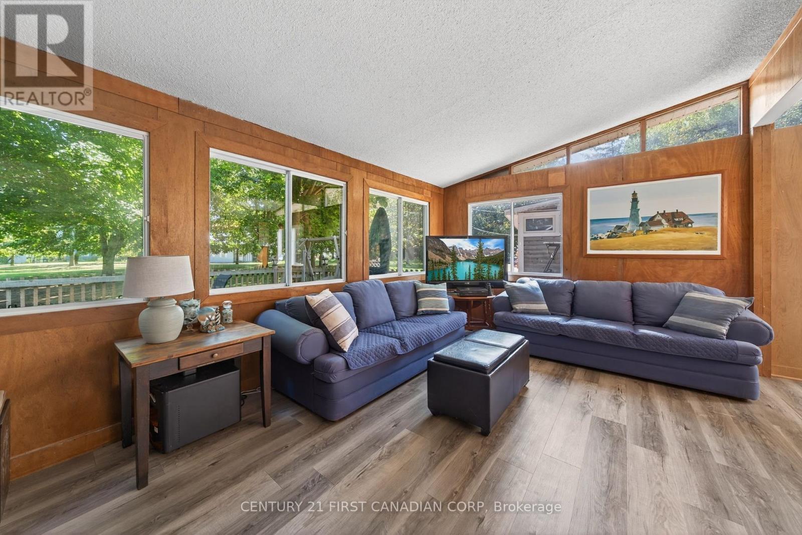 4 - 49075 Dexter Line, Malahide, ON - Indoor Photo Showing Living Room