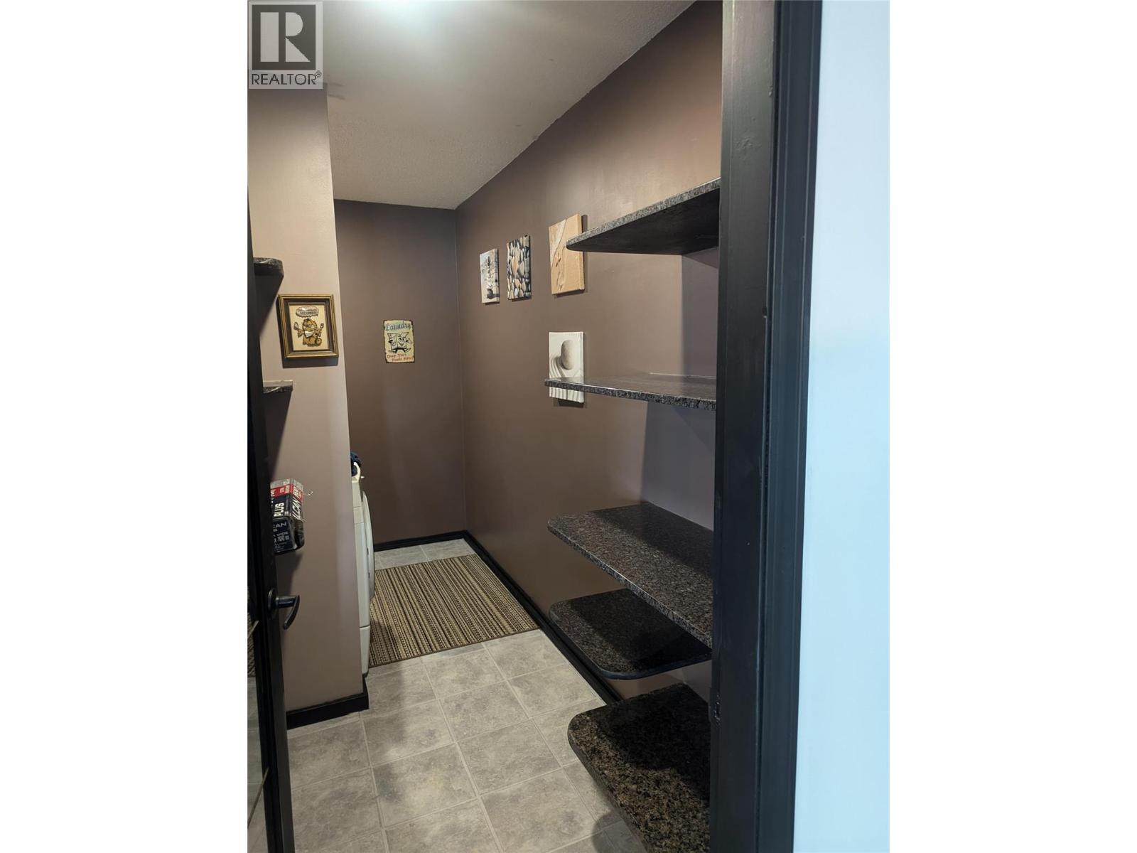 7780 Bentley Road, Anglemont, BC - Indoor Photo Showing Other Room