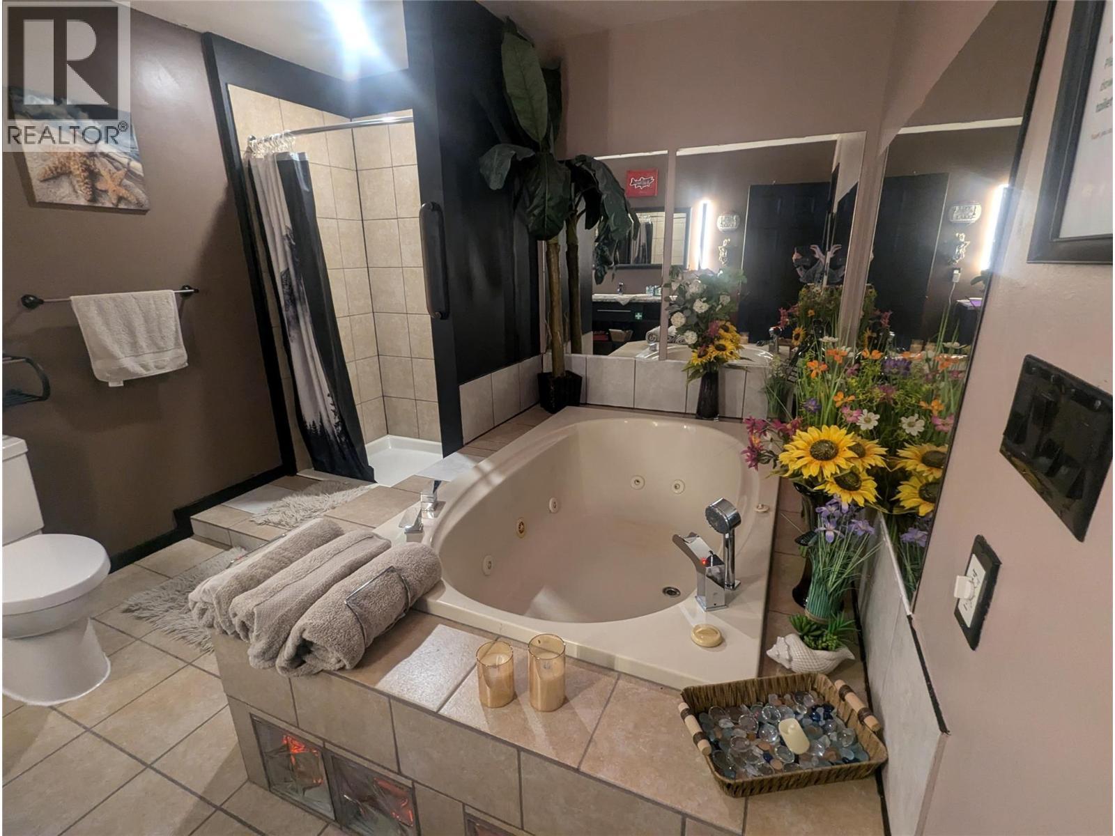 7780 Bentley Road, Anglemont, BC - Indoor Photo Showing Bathroom