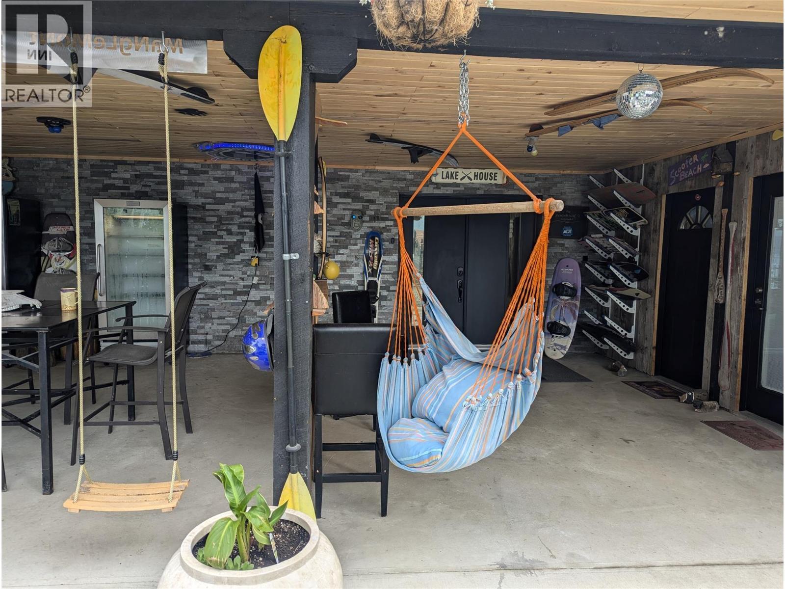 7780 Bentley Road, Anglemont, BC -