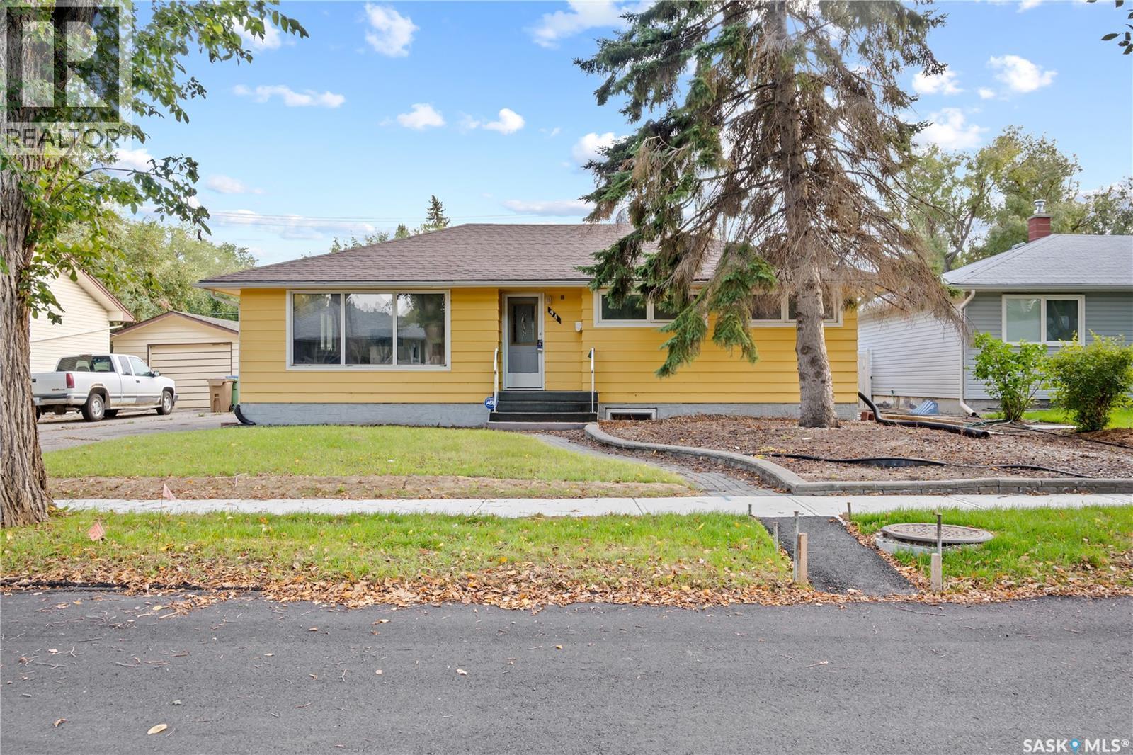 94 Dunning Crescent, Regina, SK - Outdoor