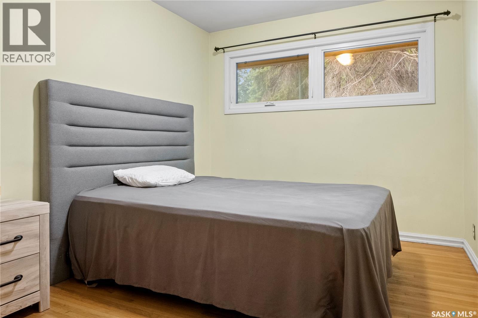 94 Dunning Crescent, Regina, SK - Indoor Photo Showing Bedroom