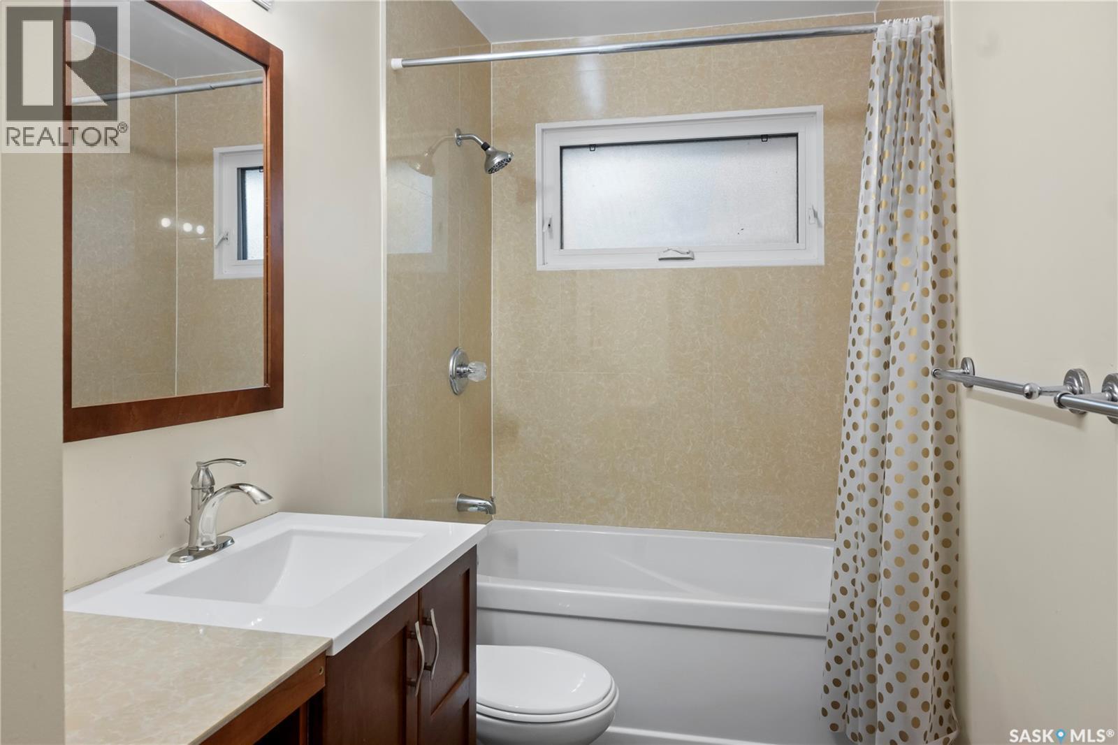 94 Dunning Crescent, Regina, SK - Indoor Photo Showing Bathroom