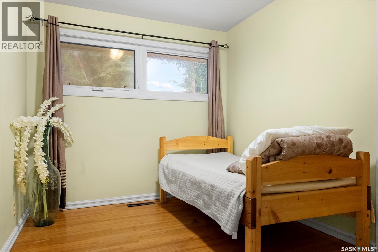 94 Dunning Crescent, Regina, SK - Indoor Photo Showing Bedroom