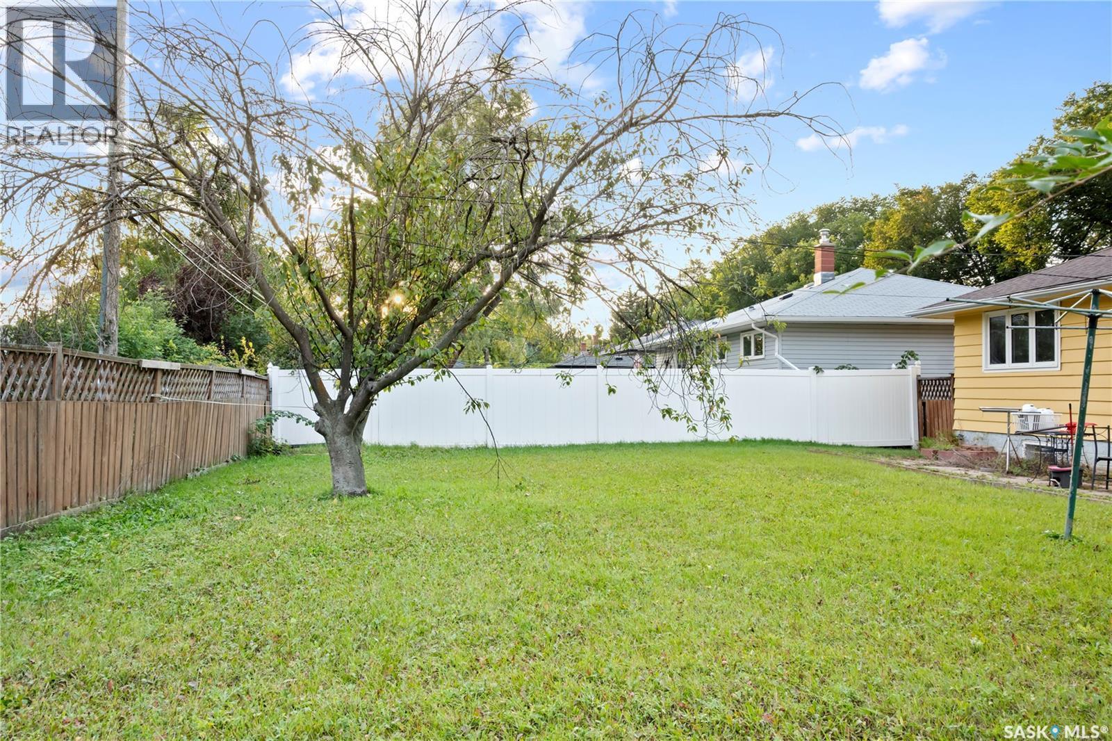 94 Dunning Crescent, Regina, SK - Outdoor