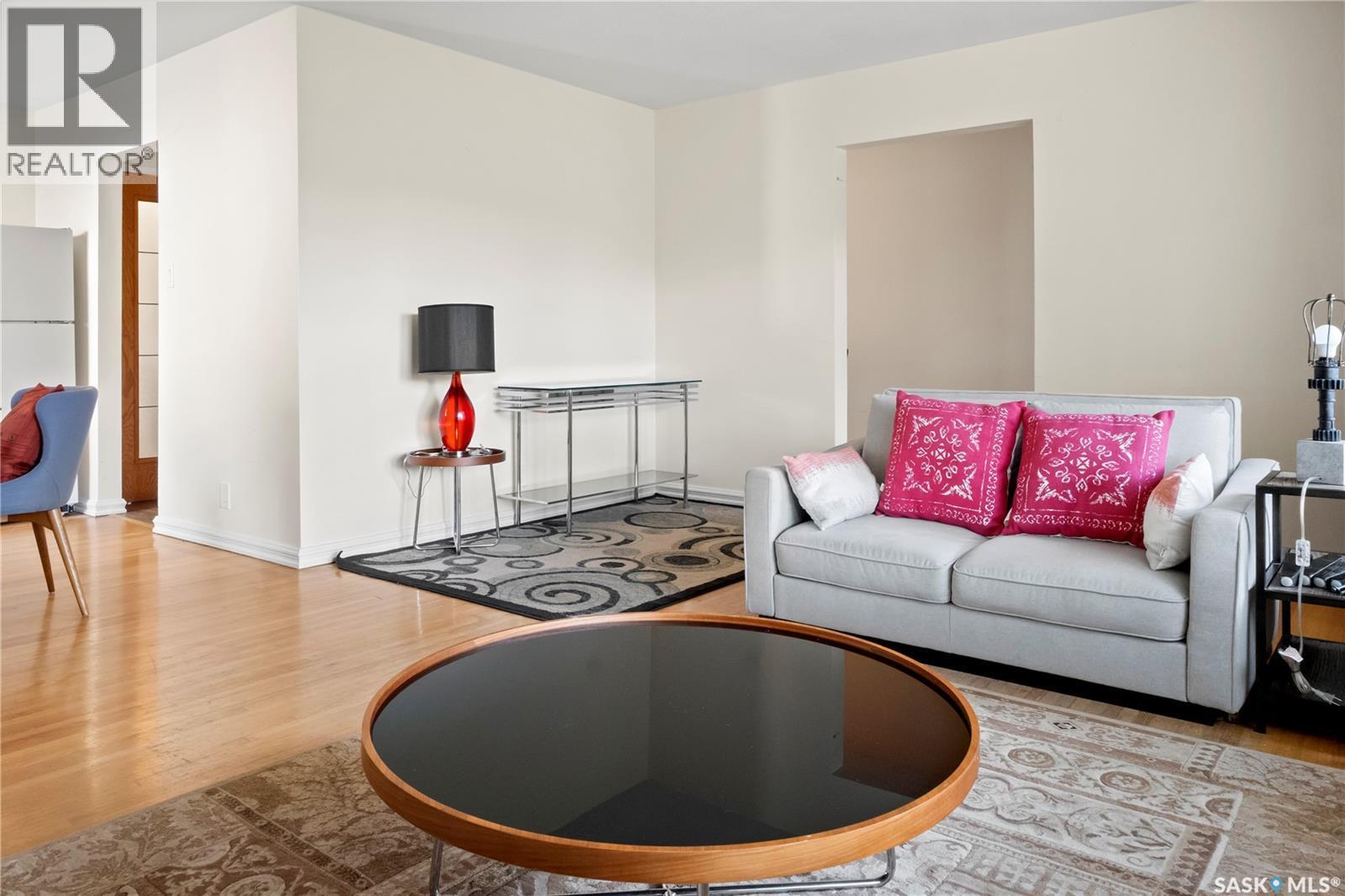 94 Dunning Crescent, Regina, SK - Indoor Photo Showing Living Room