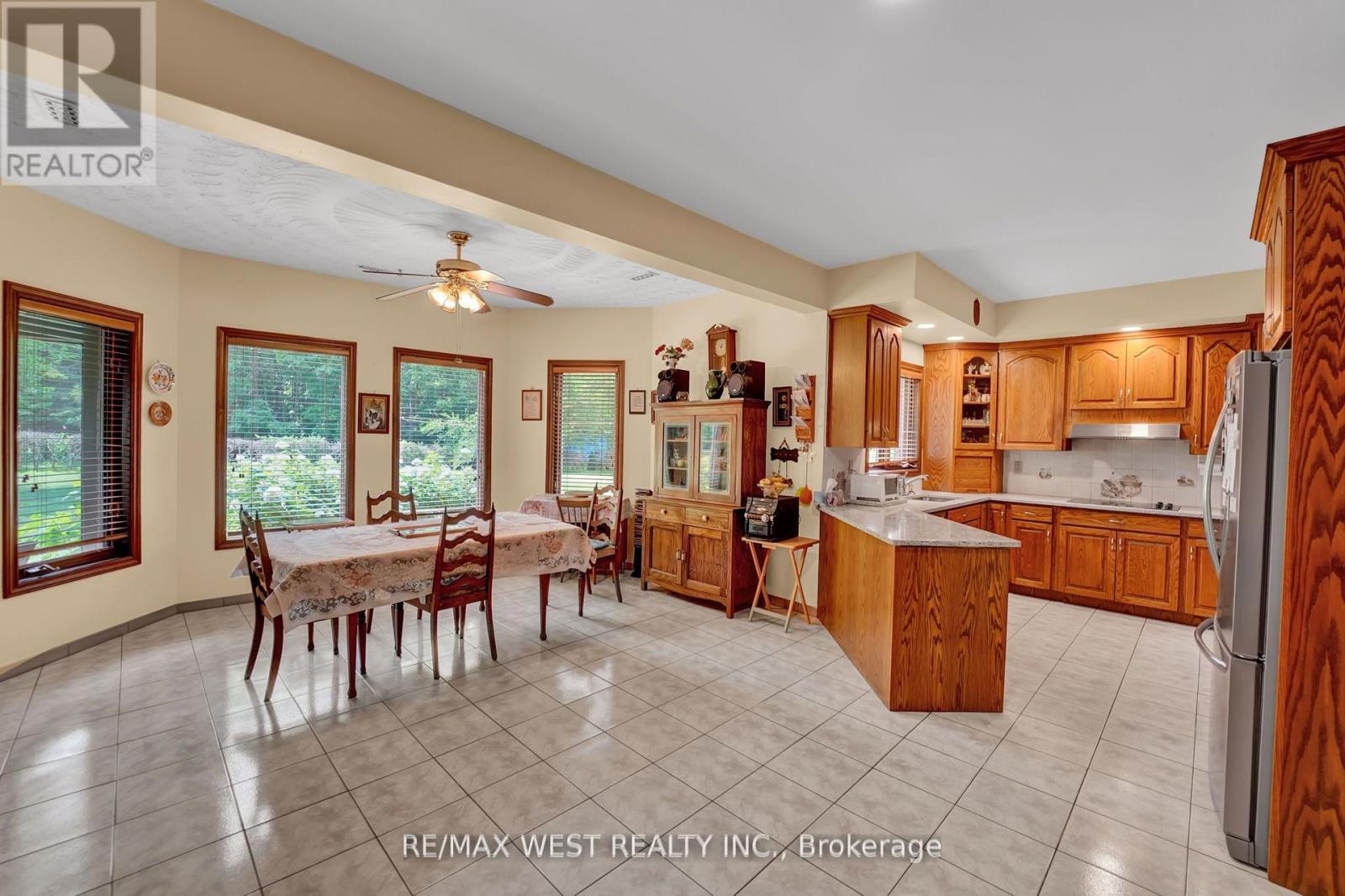 805 Centre Road, Hamilton, ON - Indoor