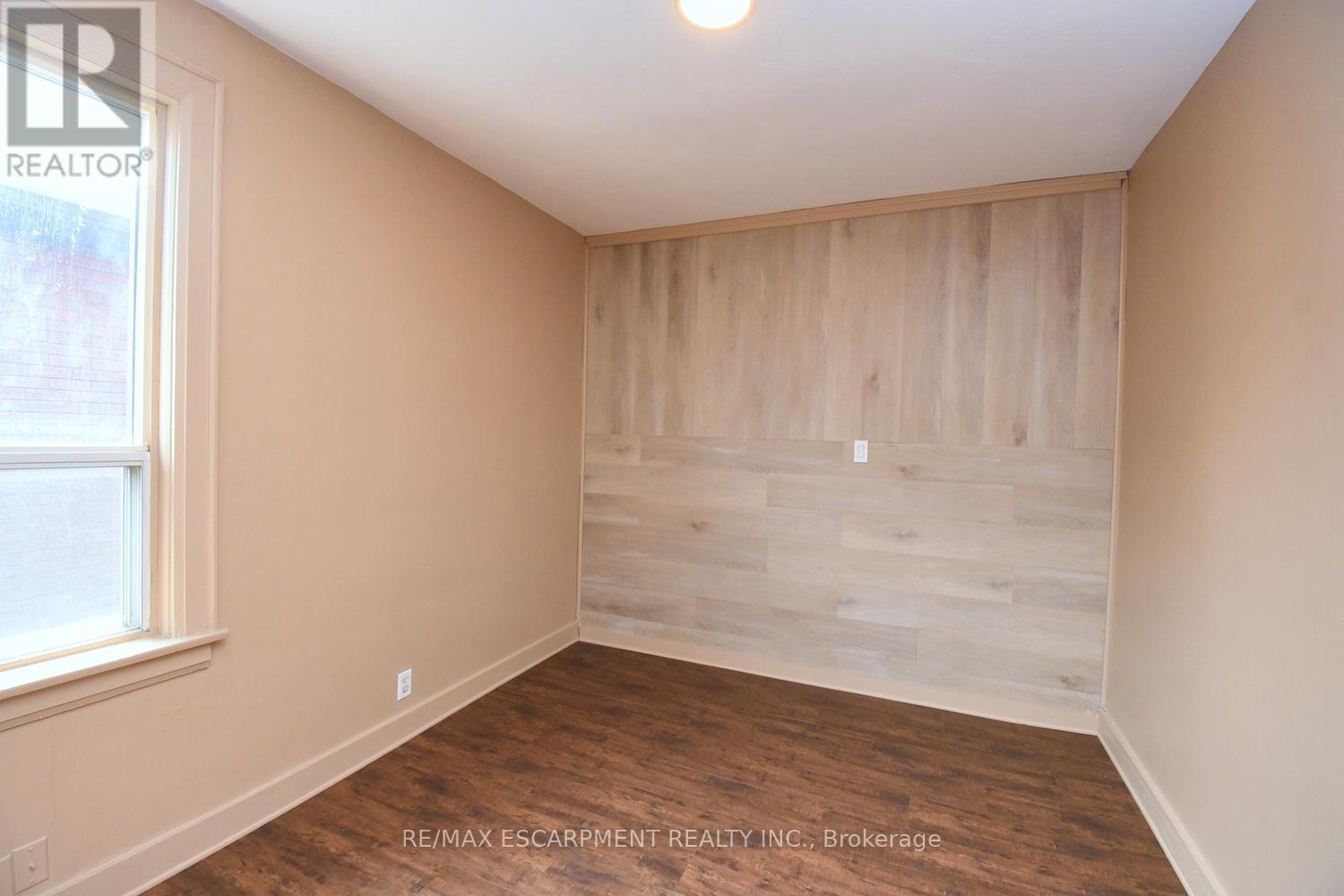 92 Gertrude Street, Hamilton, ON - Indoor Photo Showing Other Room