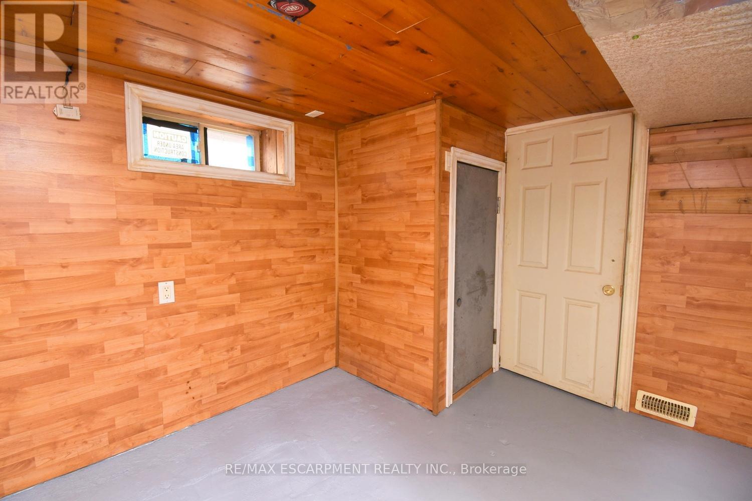 92 Gertrude Street, Hamilton, ON - Indoor Photo Showing Other Room