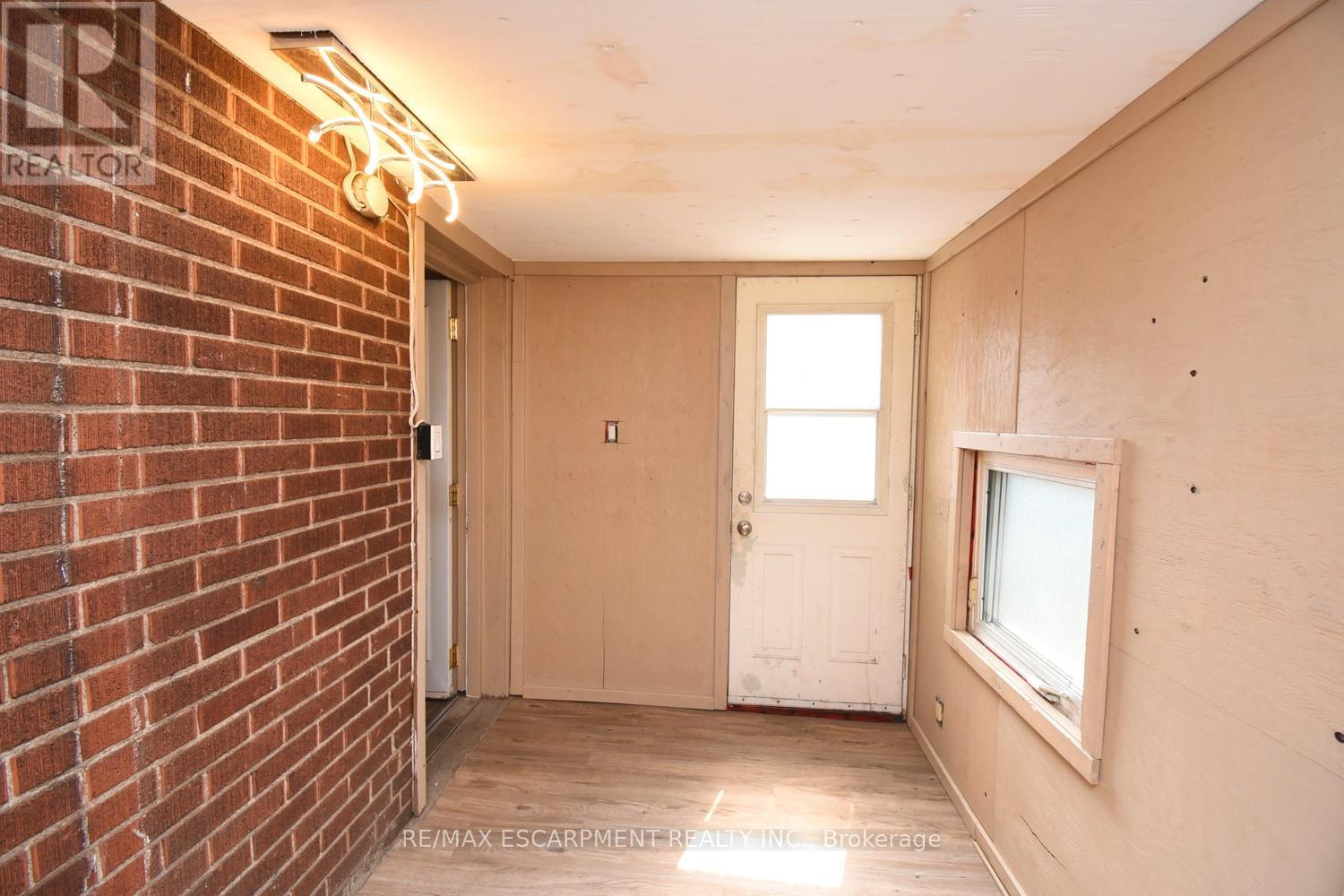 92 Gertrude Street, Hamilton, ON - Indoor Photo Showing Other Room