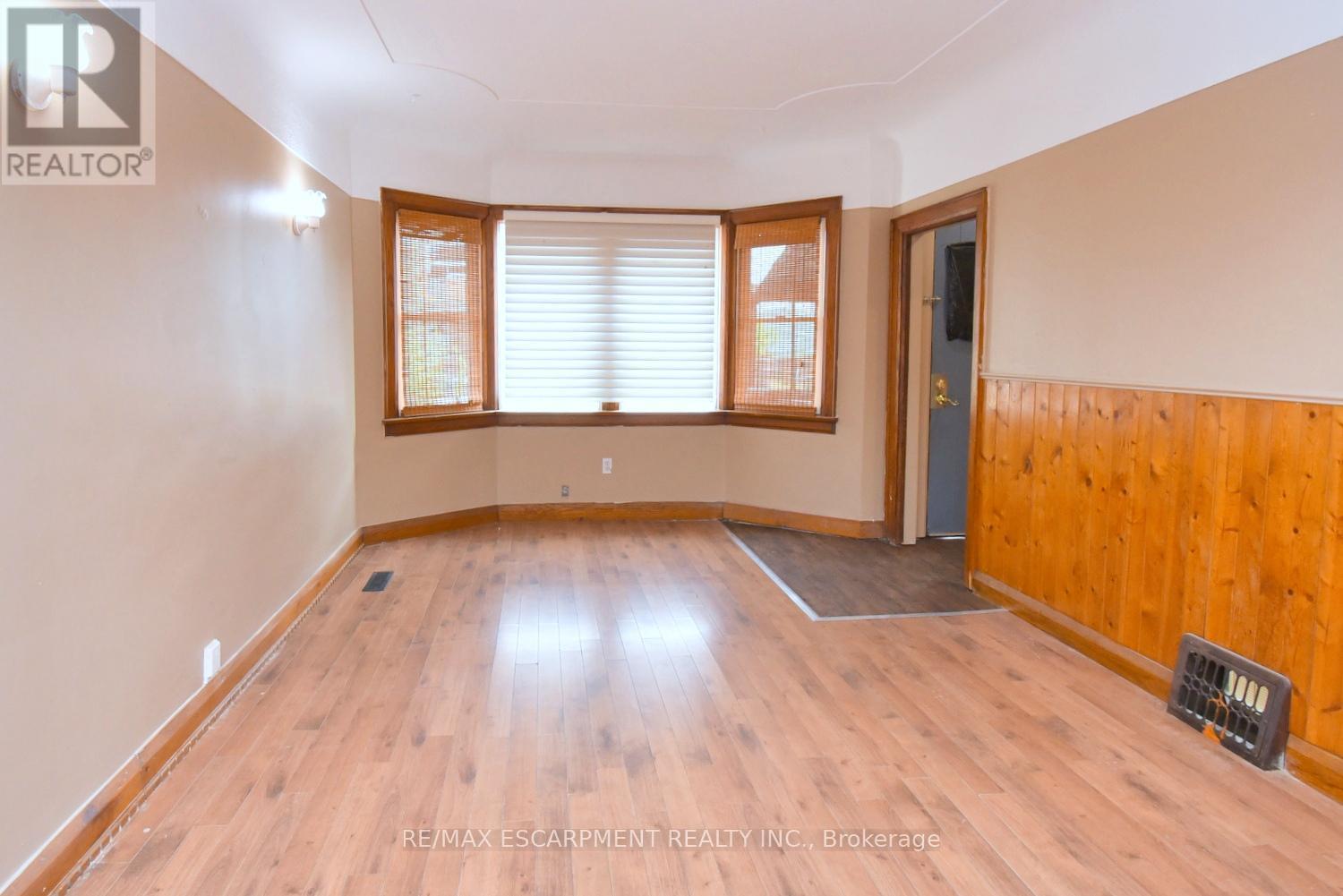 92 Gertrude Street, Hamilton, ON - Indoor Photo Showing Other Room