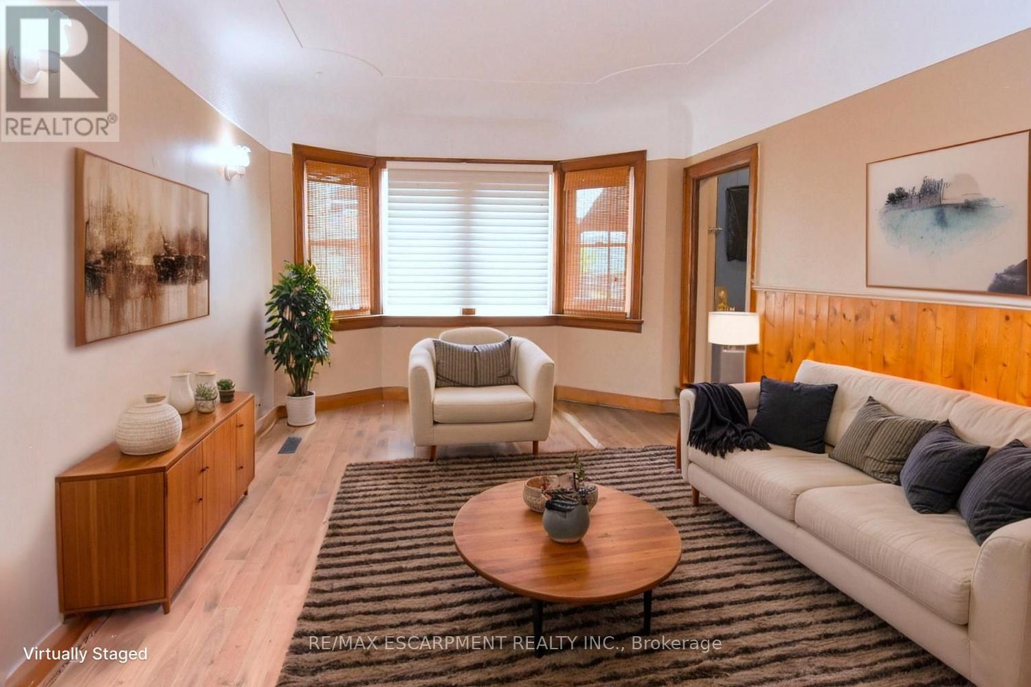 92 Gertrude Street, Hamilton, ON - Indoor Photo Showing Living Room