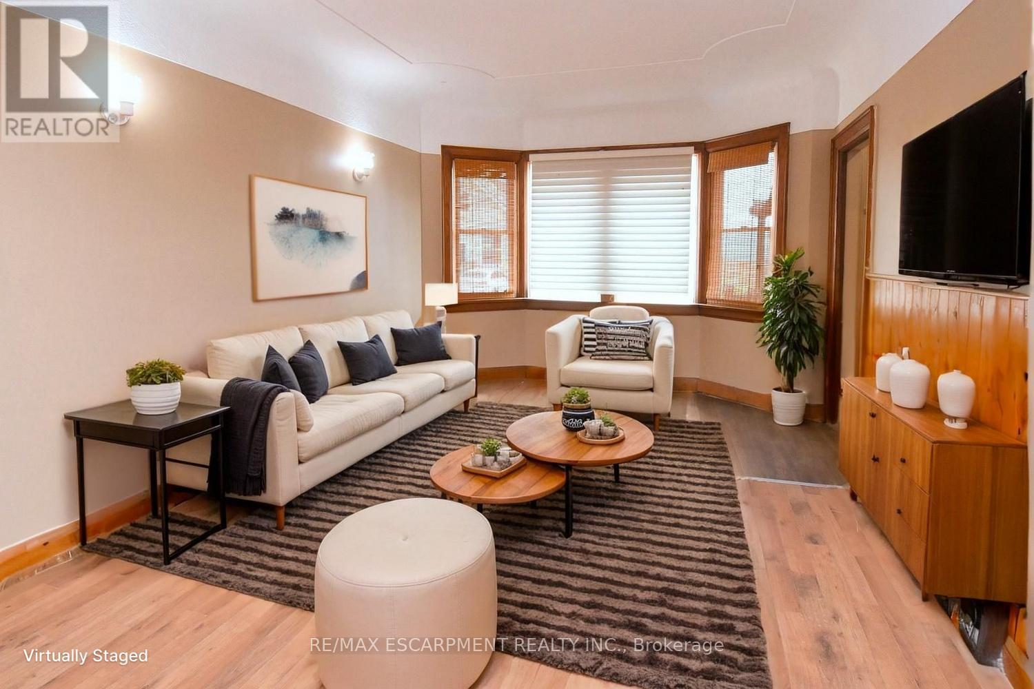 92 Gertrude Street, Hamilton, ON - Indoor Photo Showing Living Room