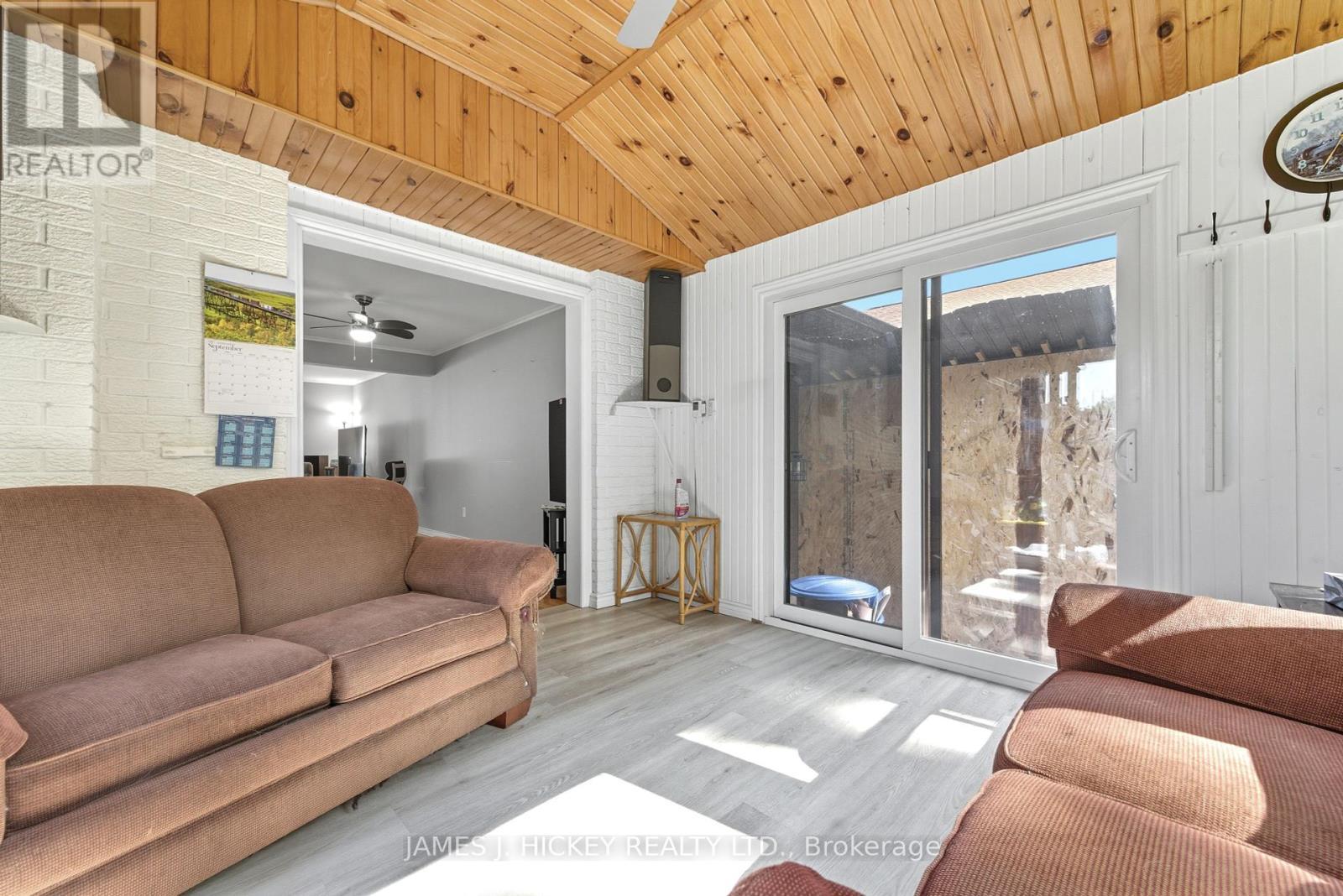 119 Frontenac Crescent, Deep River, ON - Indoor Photo Showing Living Room