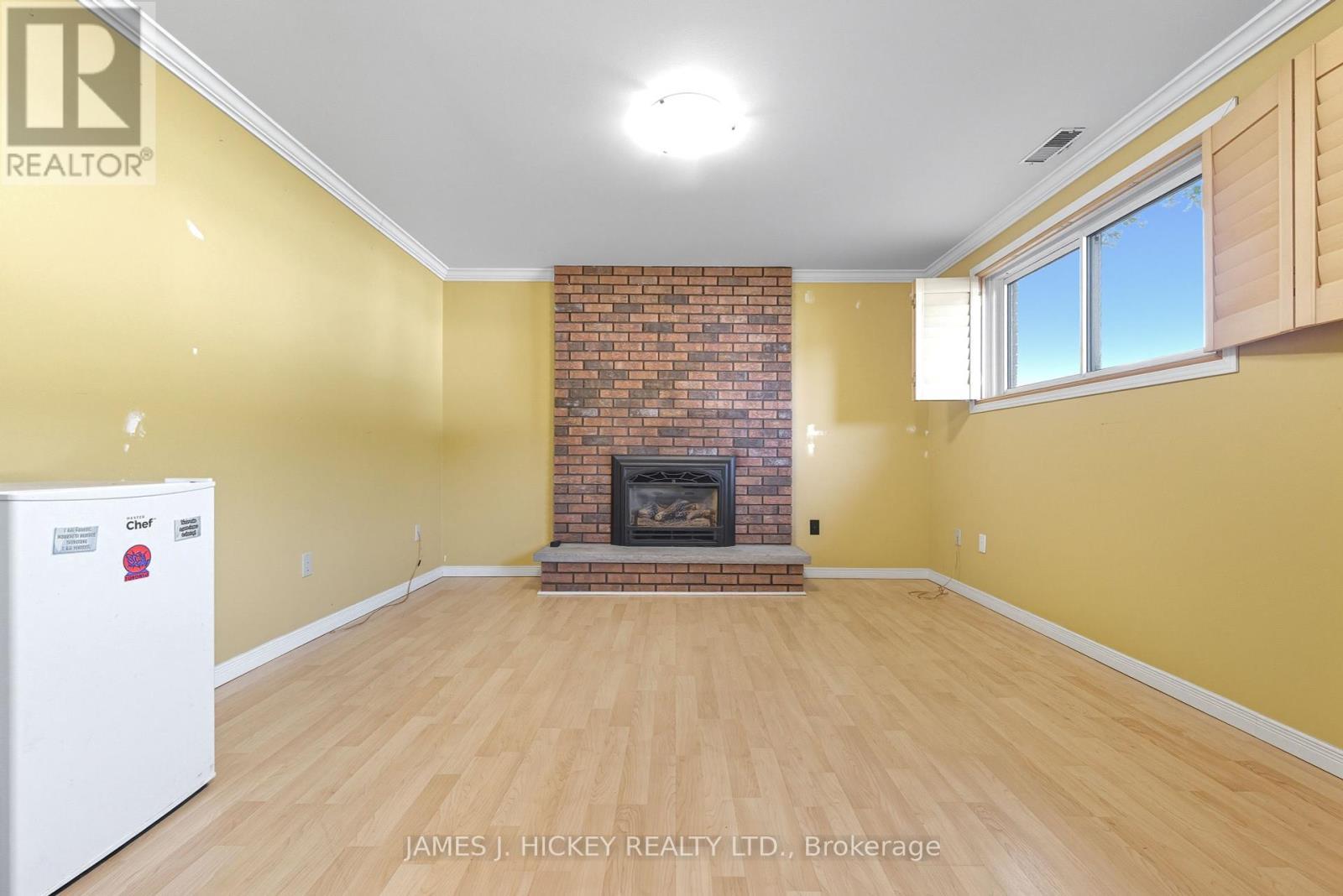119 Frontenac Crescent, Deep River, ON - Indoor With Fireplace