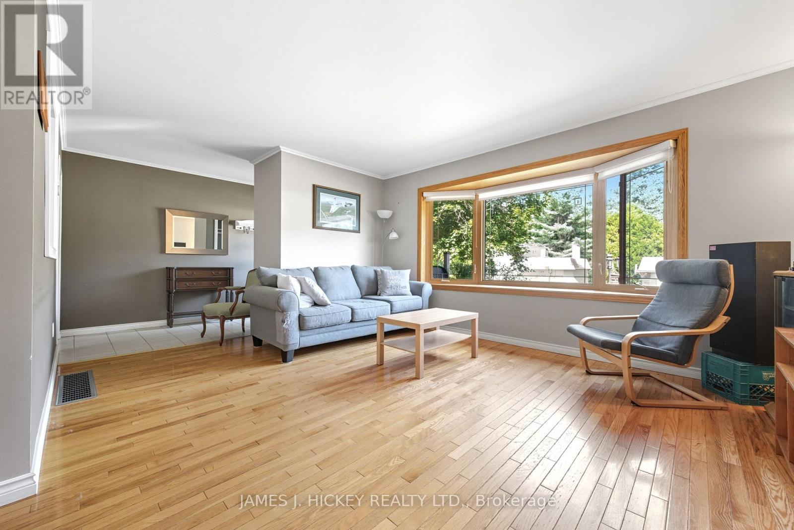 119 Frontenac Crescent, Deep River, ON - Indoor Photo Showing Living Room