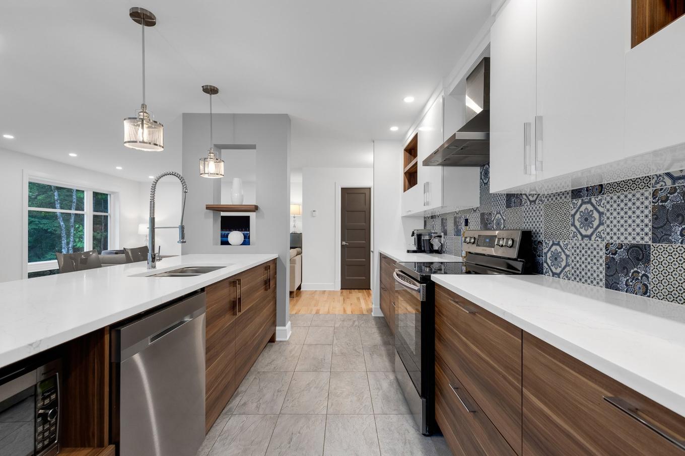 Kitchen - 16925 Rue Du Corail, Mirabel, QC - Indoor Photo Showing Kitchen With Upgraded Kitchen