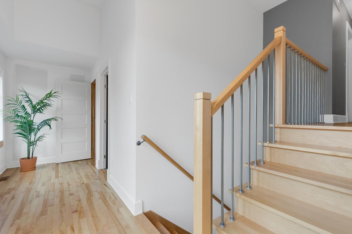 Staircase - 16925 Rue Du Corail, Mirabel, QC - Indoor Photo Showing Other Room