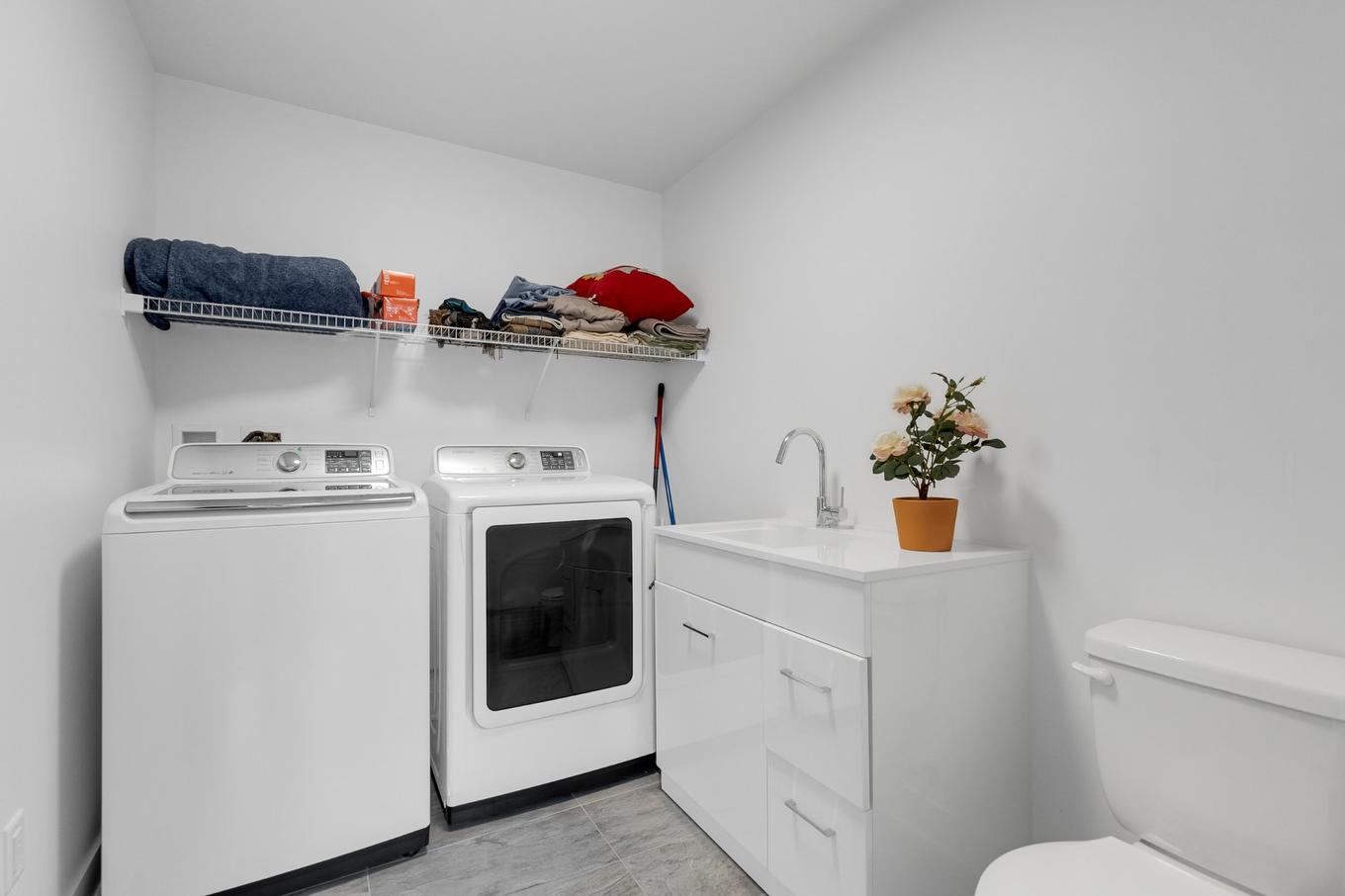 Laundry room - 16925 Rue Du Corail, Mirabel, QC - Indoor Photo Showing Laundry Room