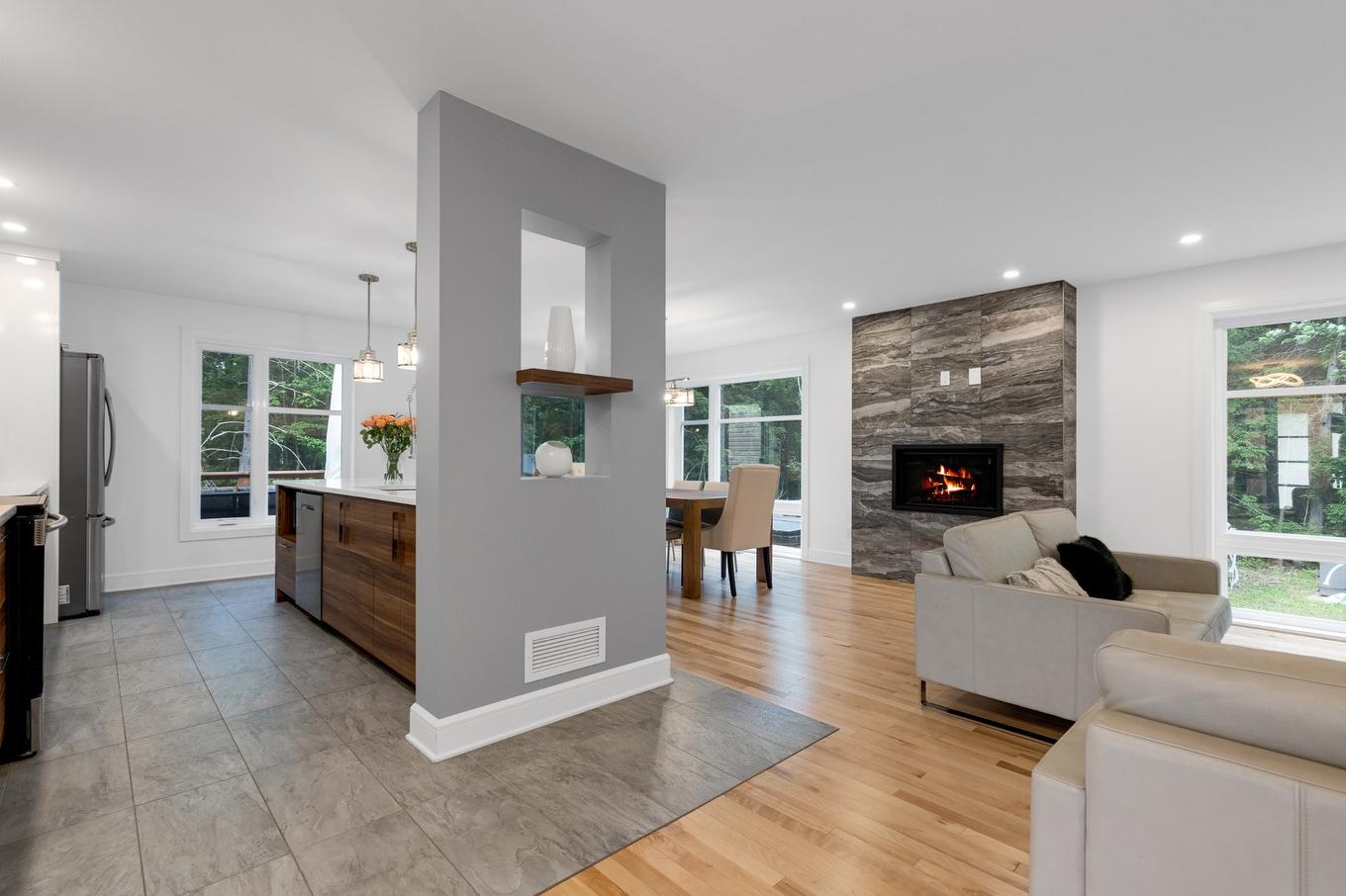 Dining room - 16925 Rue Du Corail, Mirabel, QC - Indoor Photo Showing Living Room With Fireplace