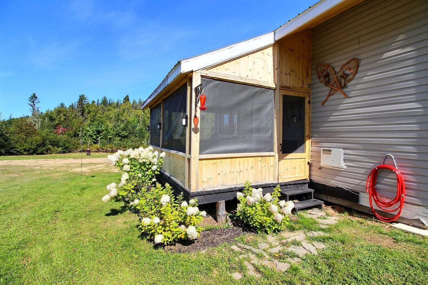 Veranda - 104 Ch. De L'Étang, Petit-Saguenay, QC - Outdoor With Exterior