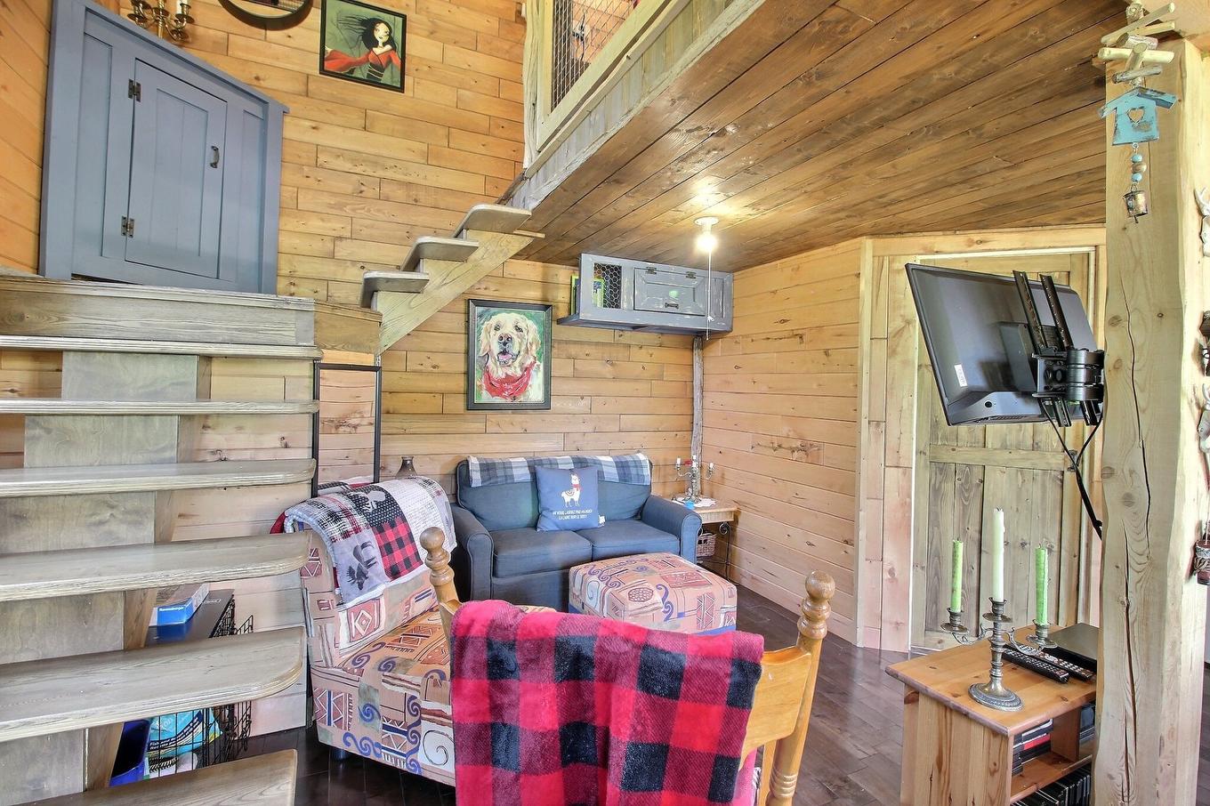 Den - 104 Ch. De L'Étang, Petit-Saguenay, QC - Indoor Photo Showing Other Room