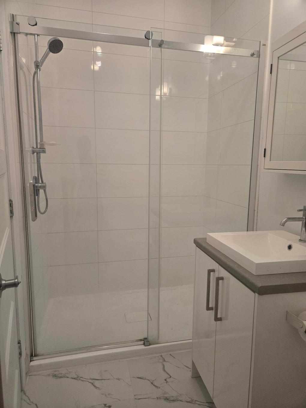 Bathroom - 1056 Rue St-Viateur, Joliette, QC - Indoor Photo Showing Bathroom