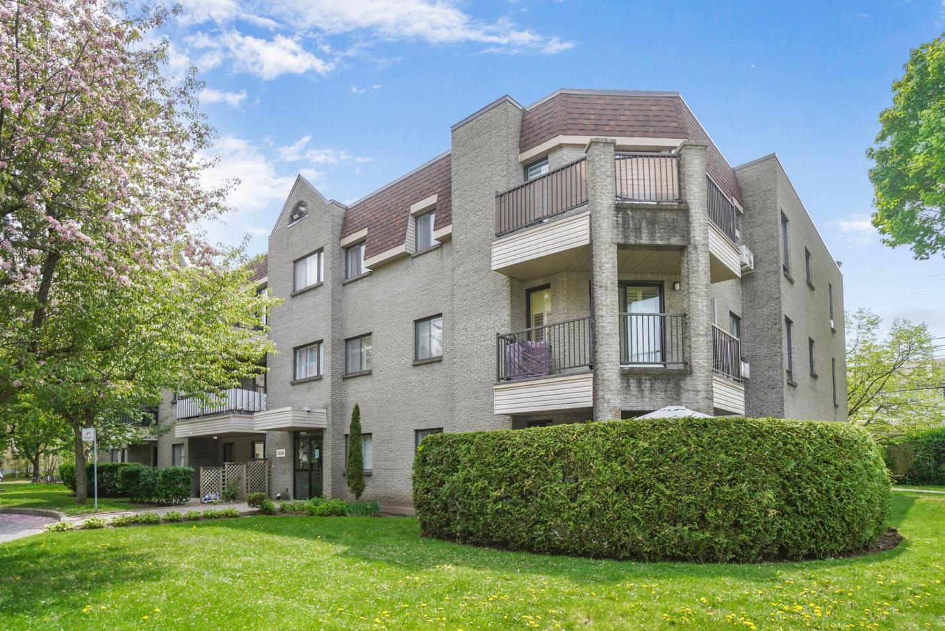 Frontage - 304-5230 Rue Riviera, Montréal (Pierrefonds-Roxboro), QC - Outdoor With Balcony