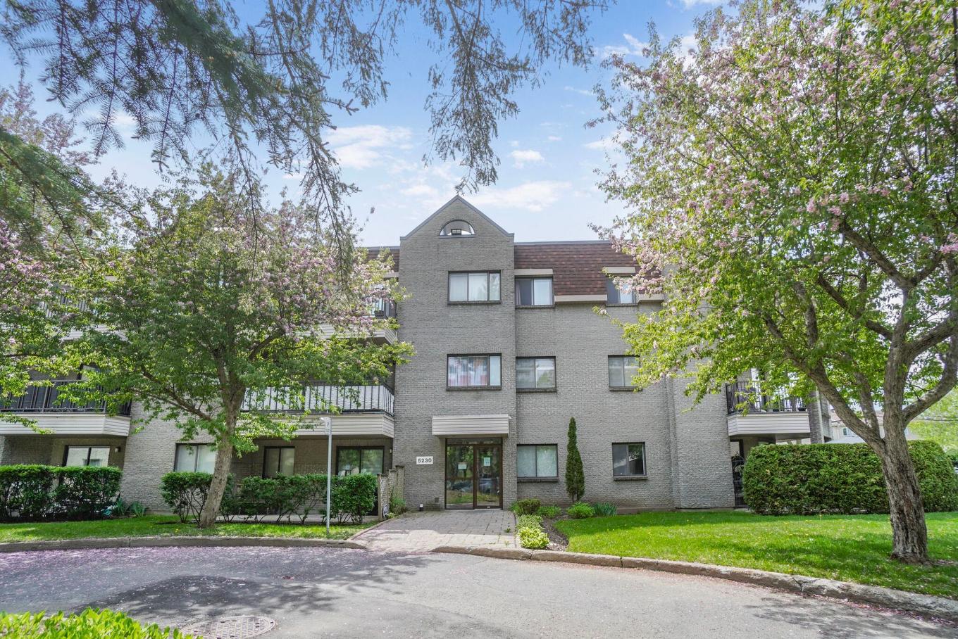 Frontage - 304-5230 Rue Riviera, Montréal (Pierrefonds-Roxboro), QC - Outdoor With Facade