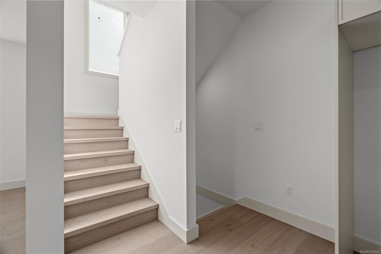 1-571 Bezanton Way, Colwood, BC