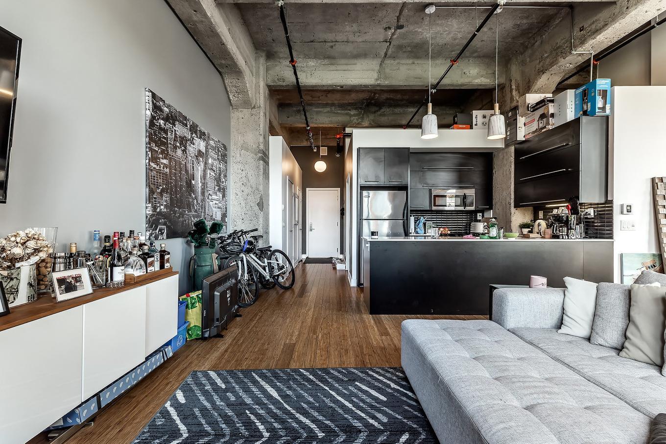 Salon - 349-3700 Rue St-Antoine O., Montréal (Le Sud-Ouest), QC - Indoor