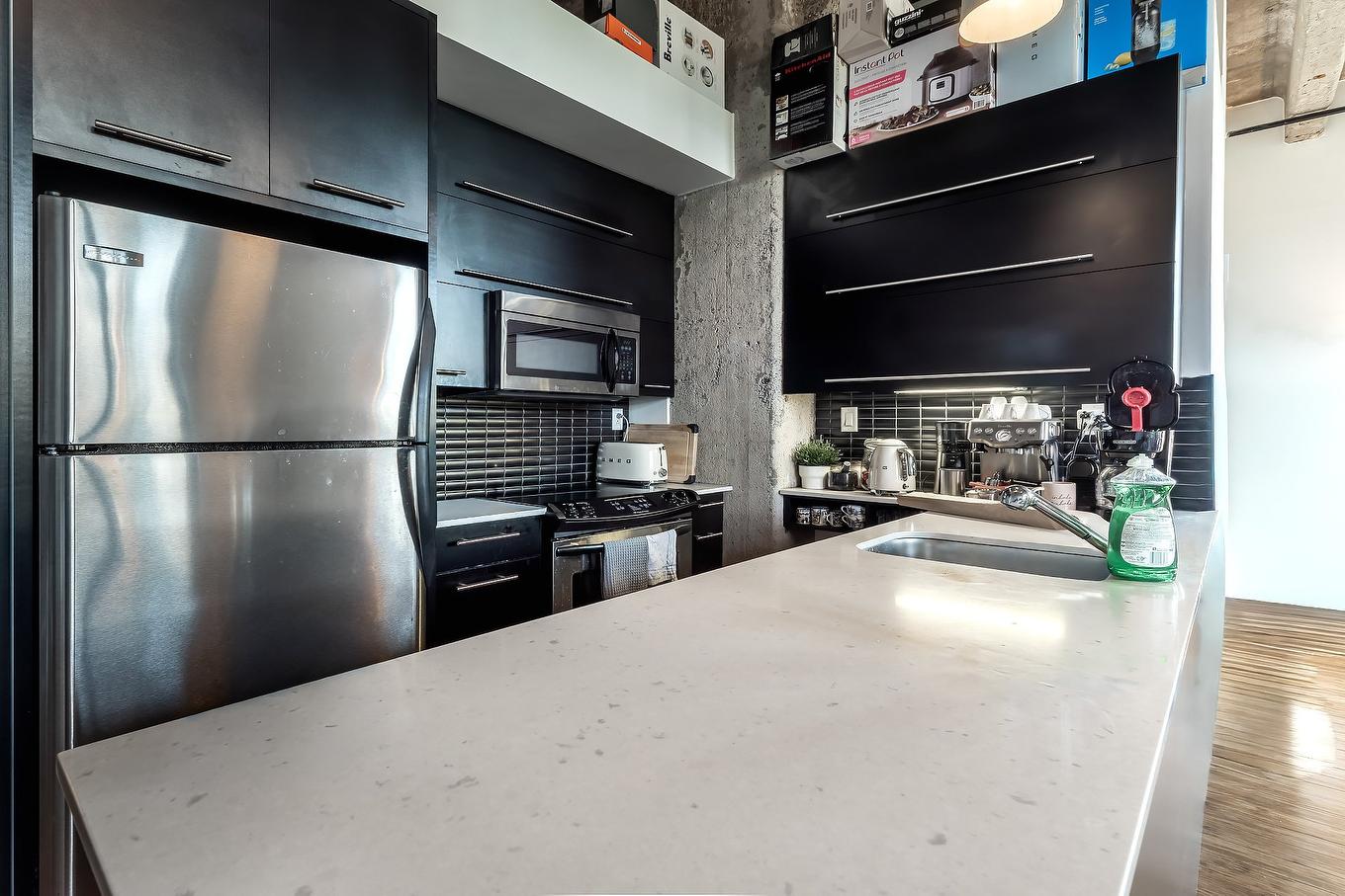 Cuisine - 349-3700 Rue St-Antoine O., Montréal (Le Sud-Ouest), QC - Indoor Photo Showing Kitchen With Upgraded Kitchen